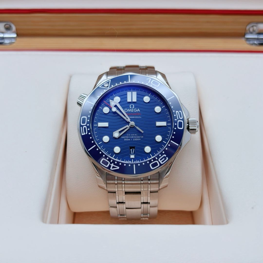 Omega 210.30.42.20.03.001