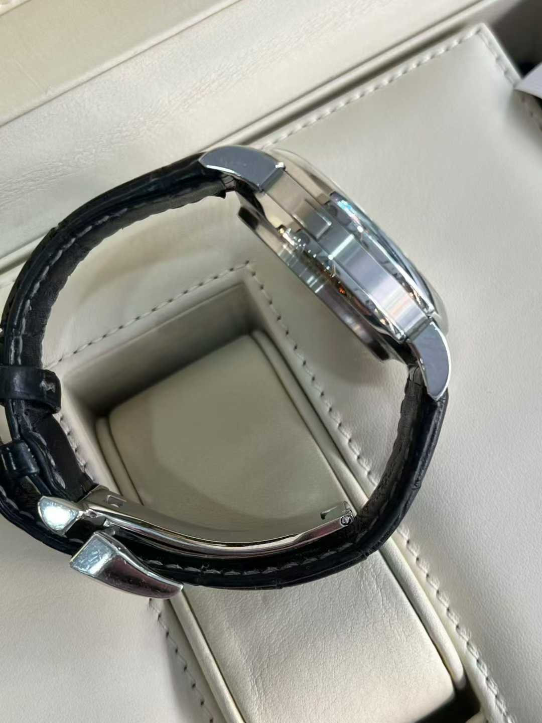 A. Lange & S&ouml;hne 403.035 detail 1