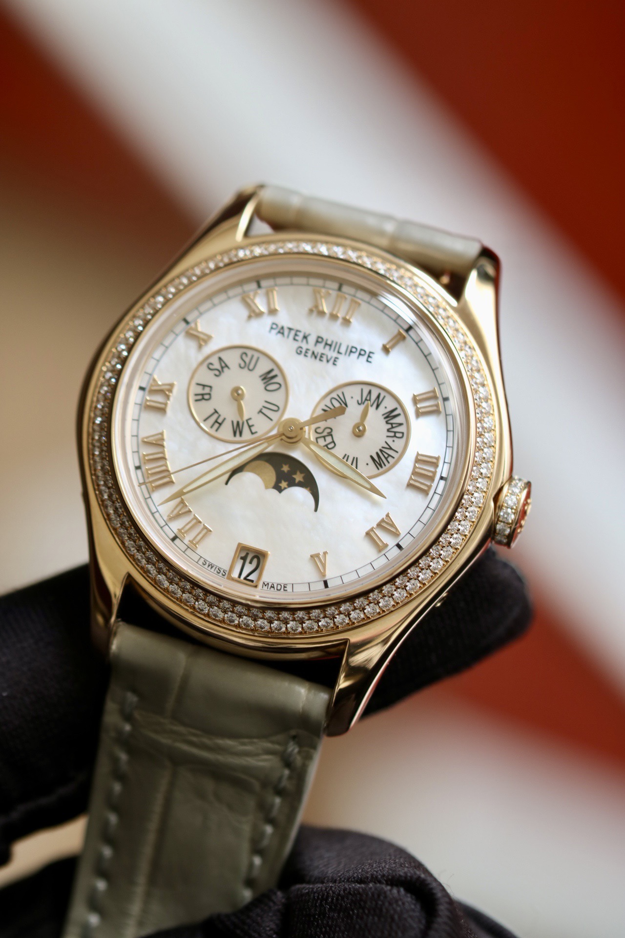 Patek Philippe 4936J-001 detail 1