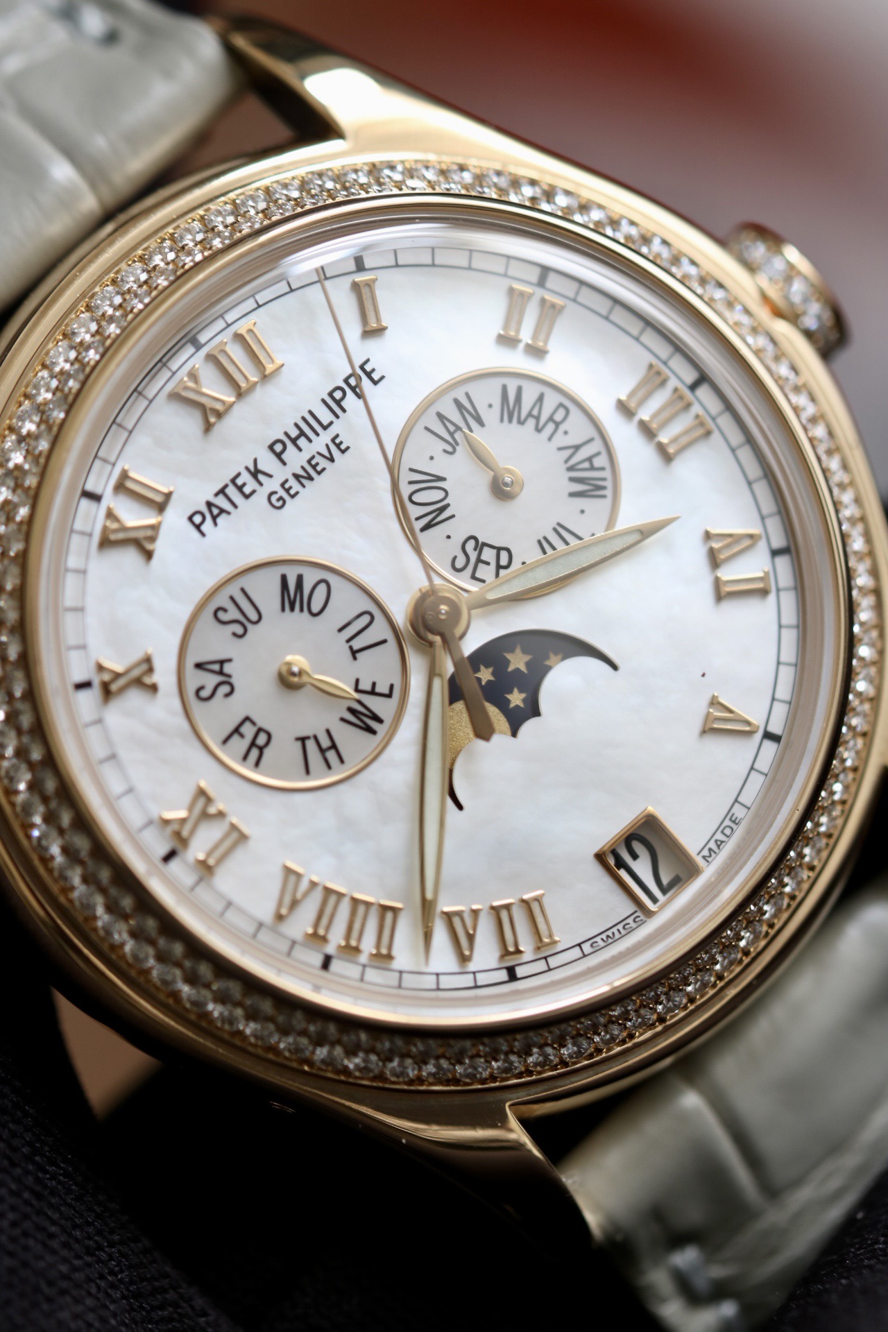 Patek Philippe 4936J-001 detail 2