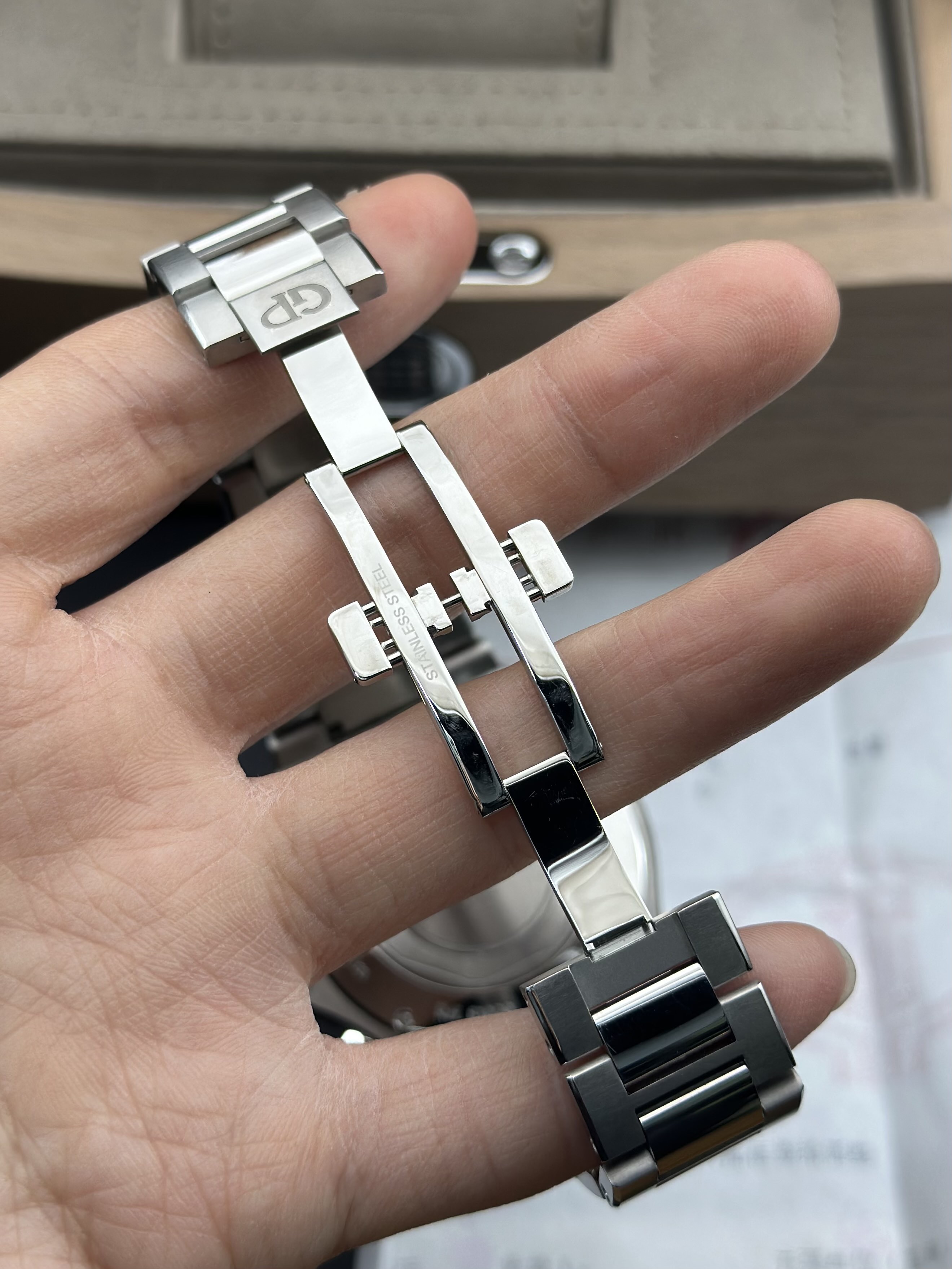 Girard Perregaux 81020-11-431-11A detail 4