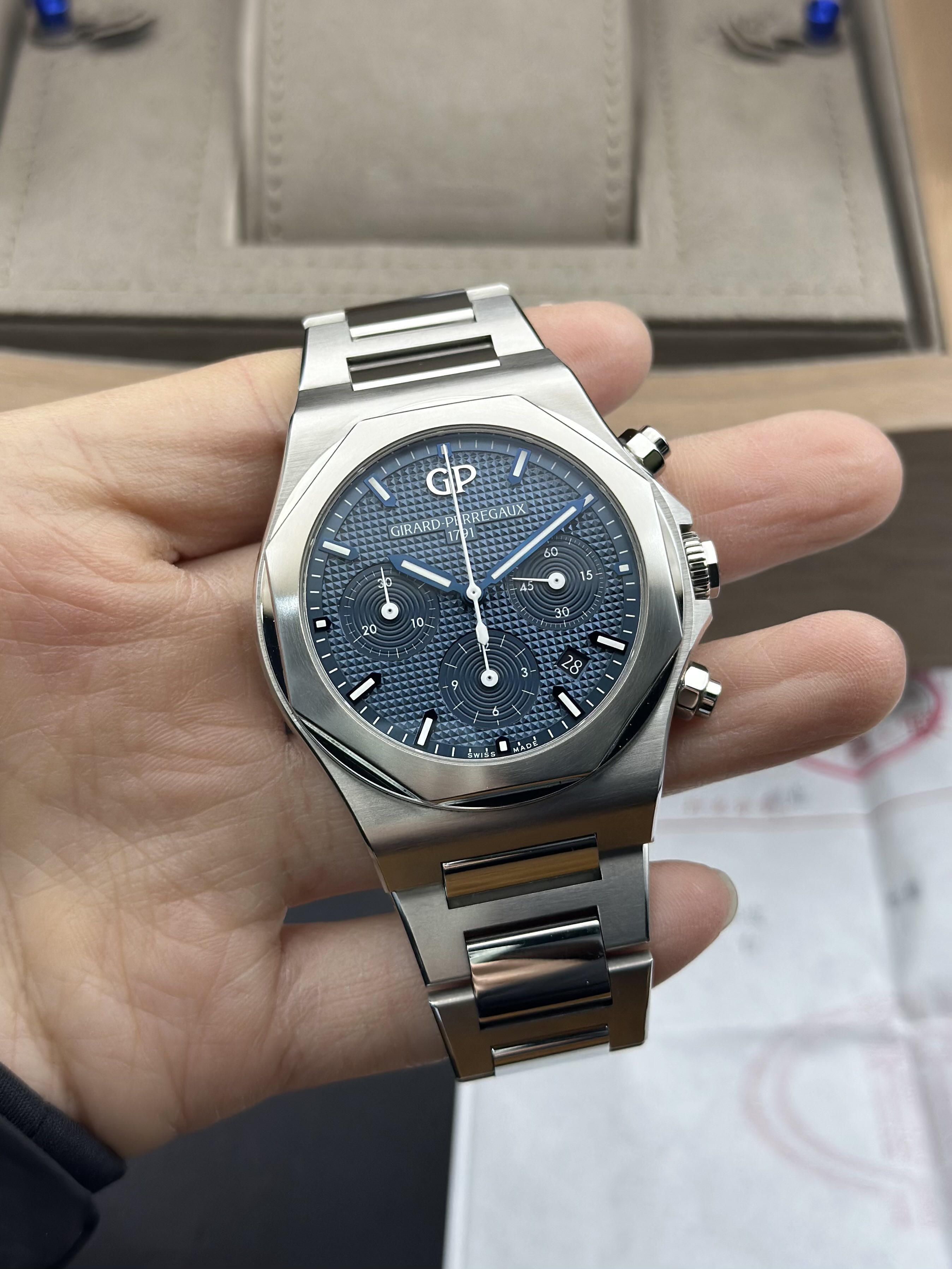 Girard Perregaux 81020-11-431-11A detail 1