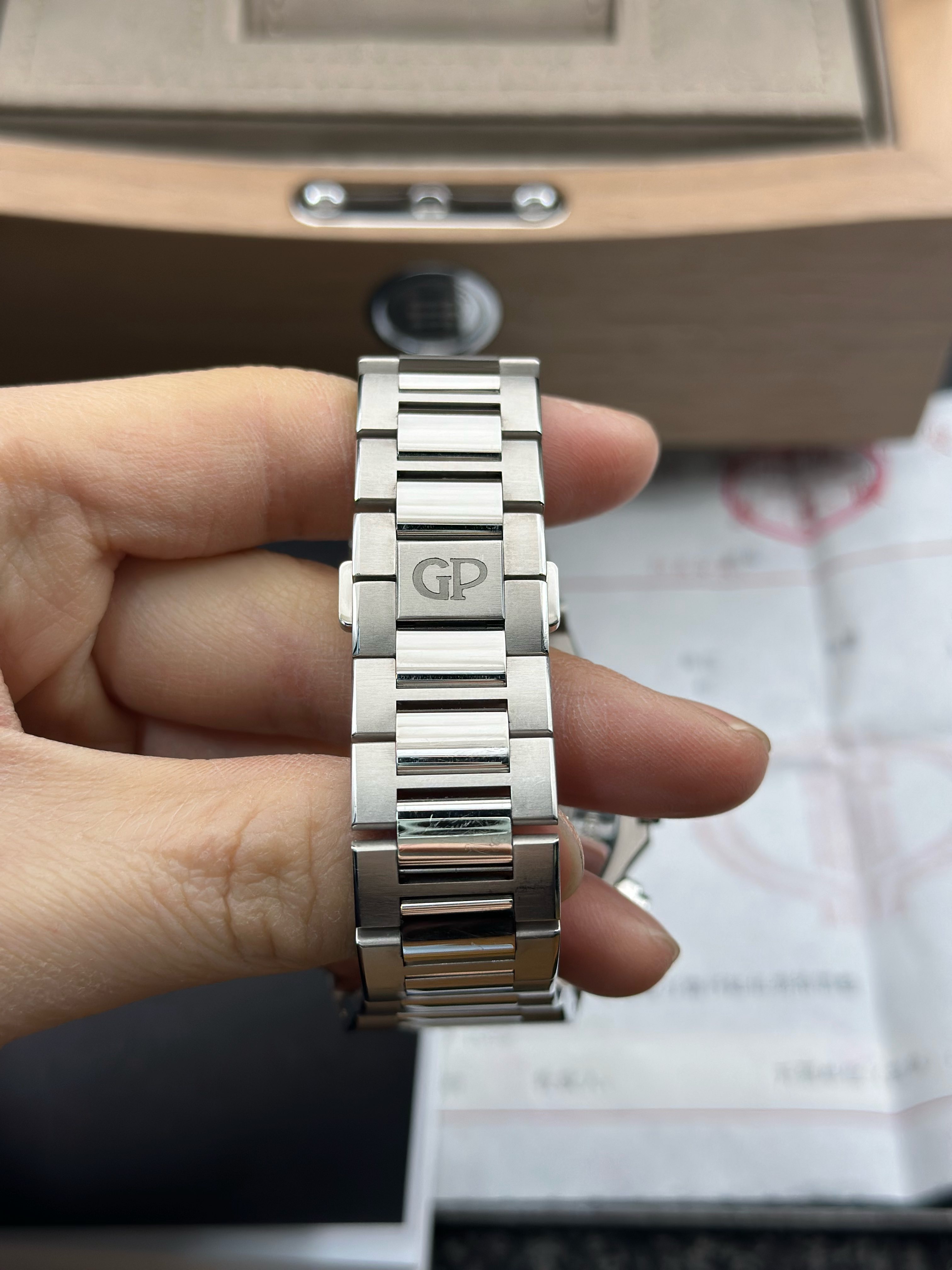 Girard Perregaux 81020-11-431-11A detail 3