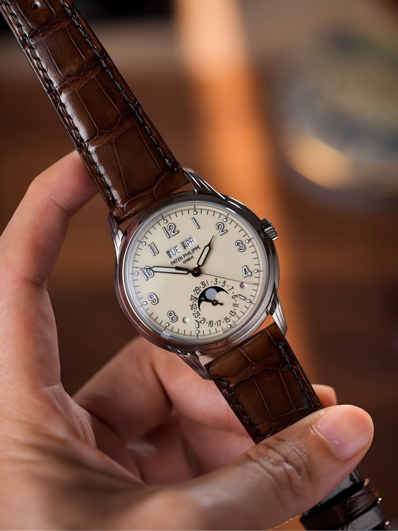 Patek Philippe 5320G-001 detail 1