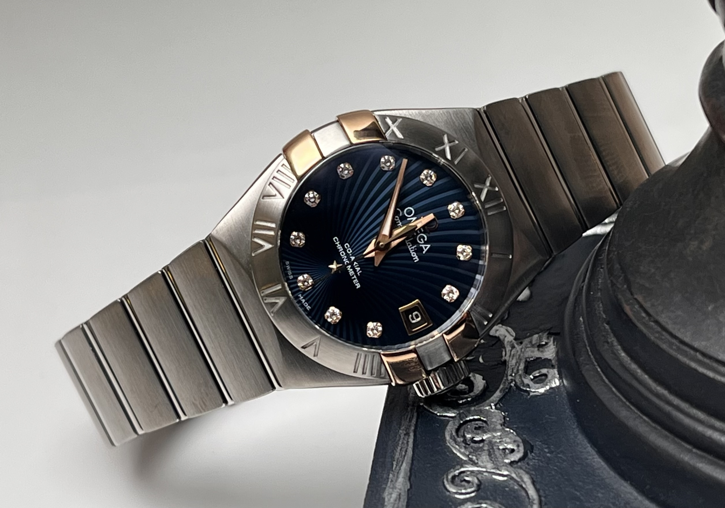 Omega 123.20.27.20.53.002 detail 2