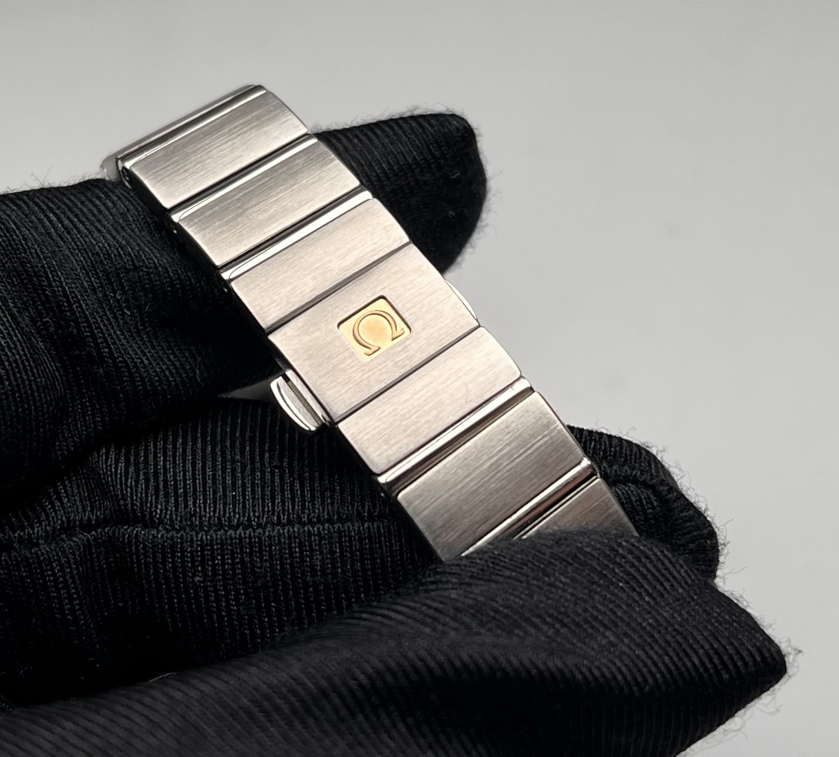 Omega 123.20.27.20.53.002 detail 5