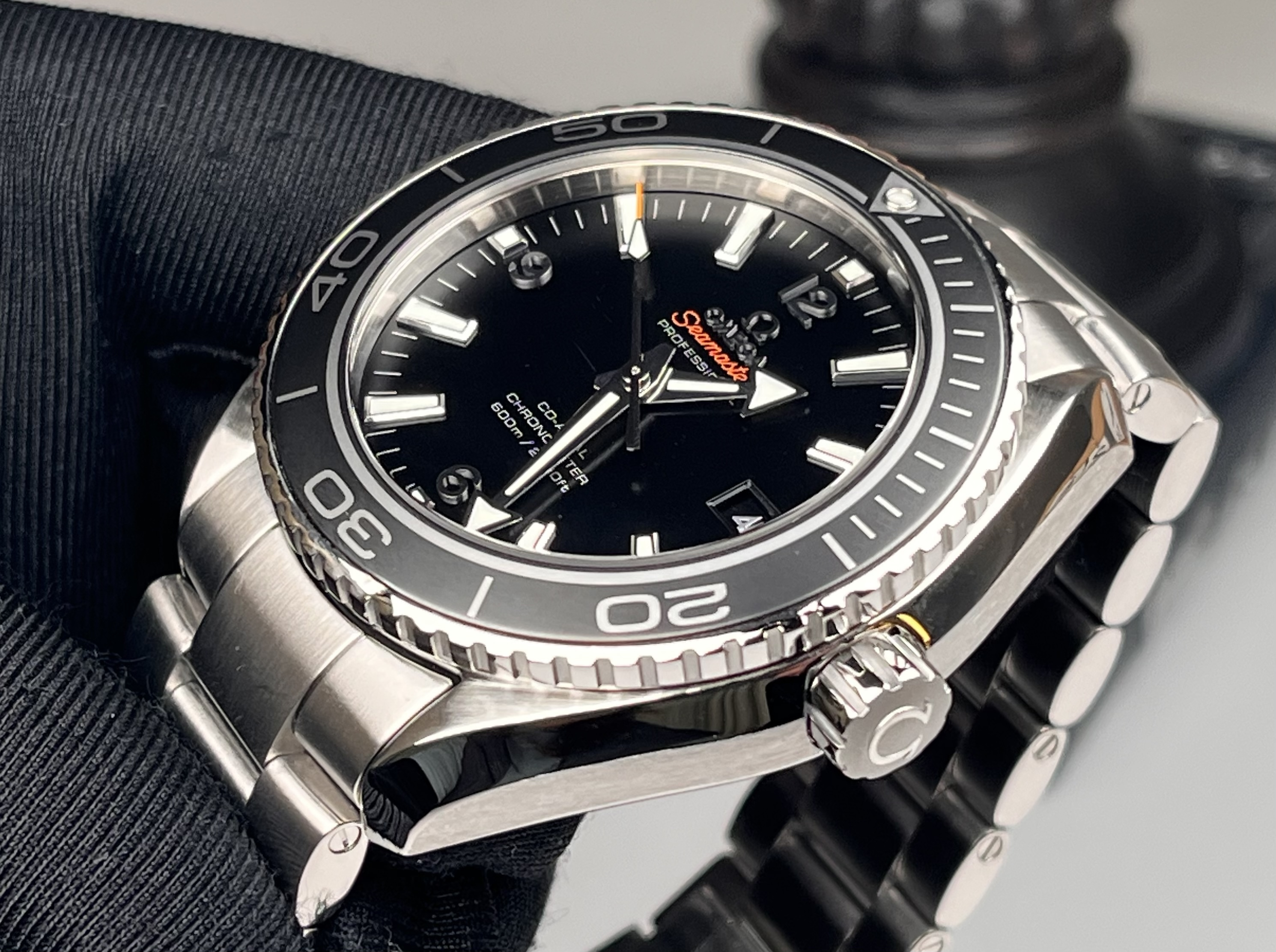 Omega 232.30.46.21.01.003 detail 3