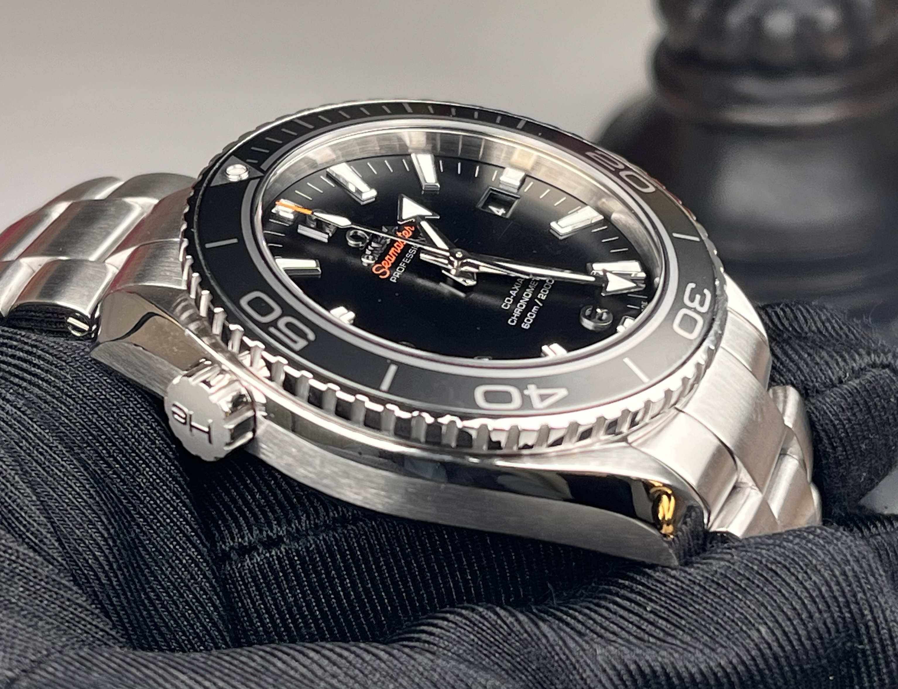 Omega 232.30.46.21.01.003 detail 4