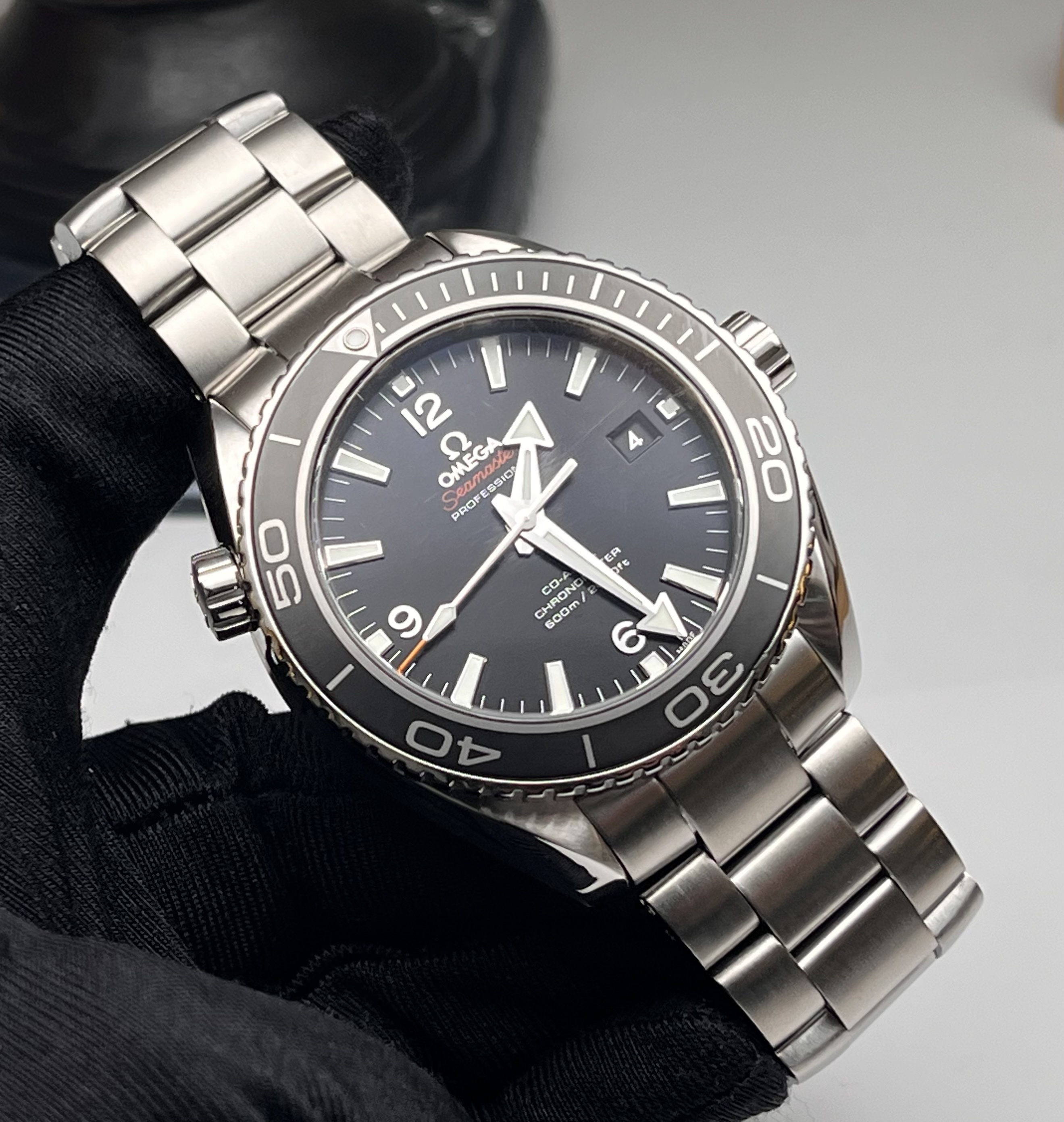 Omega 232.30.46.21.01.003 detail 2