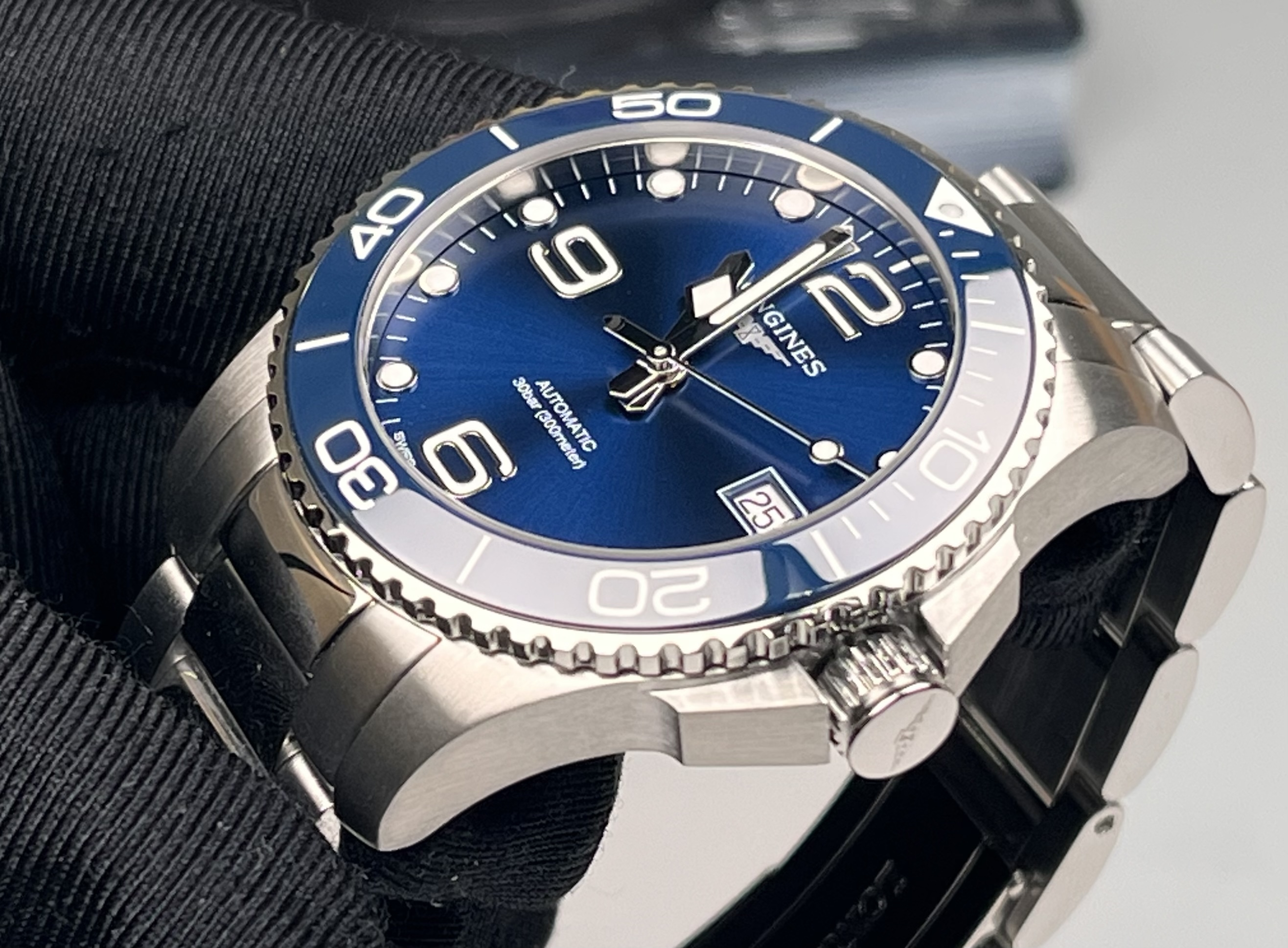 Longines L37804966 detail 3