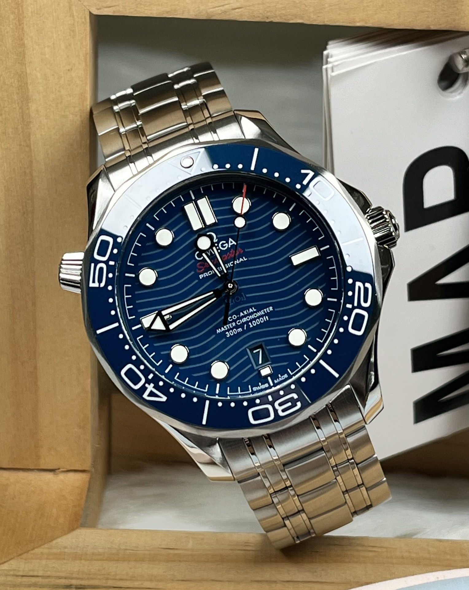 Omega 210.30.42.20.03.001 detail 2