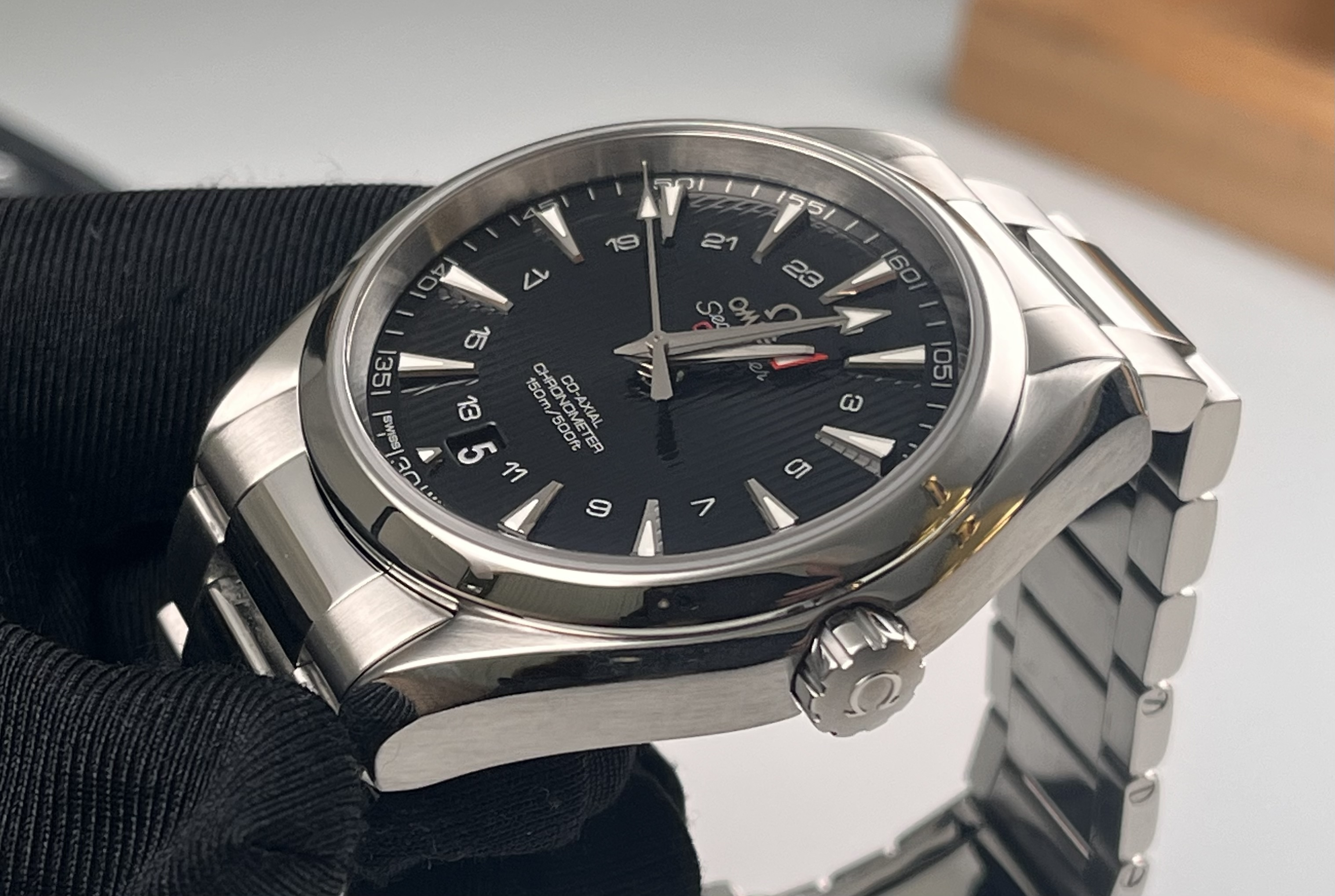 Omega 231.10.43.22.01.001 detail 2