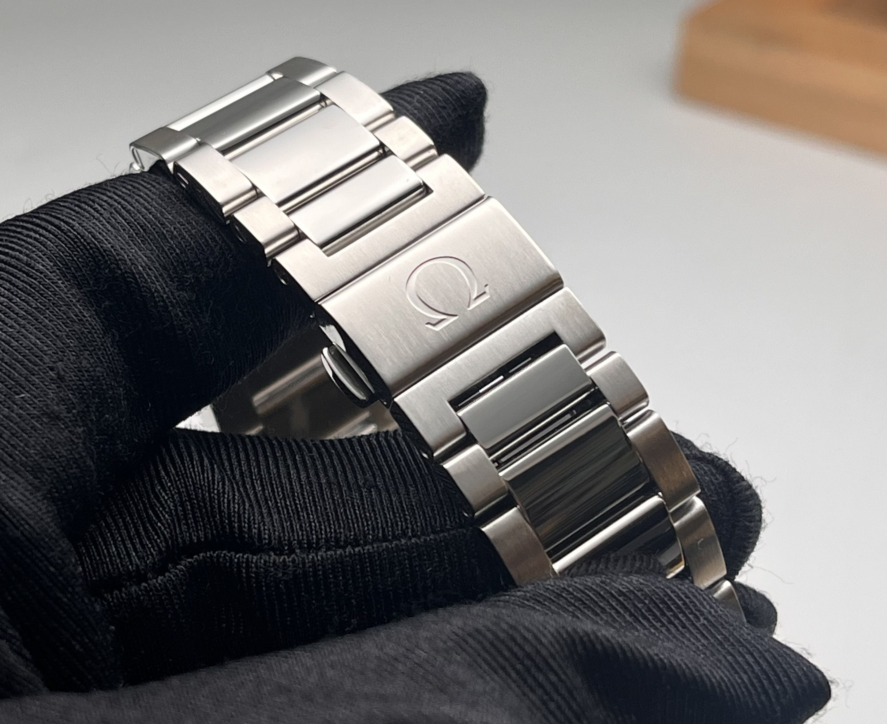 Omega 231.10.43.22.01.001 detail 5
