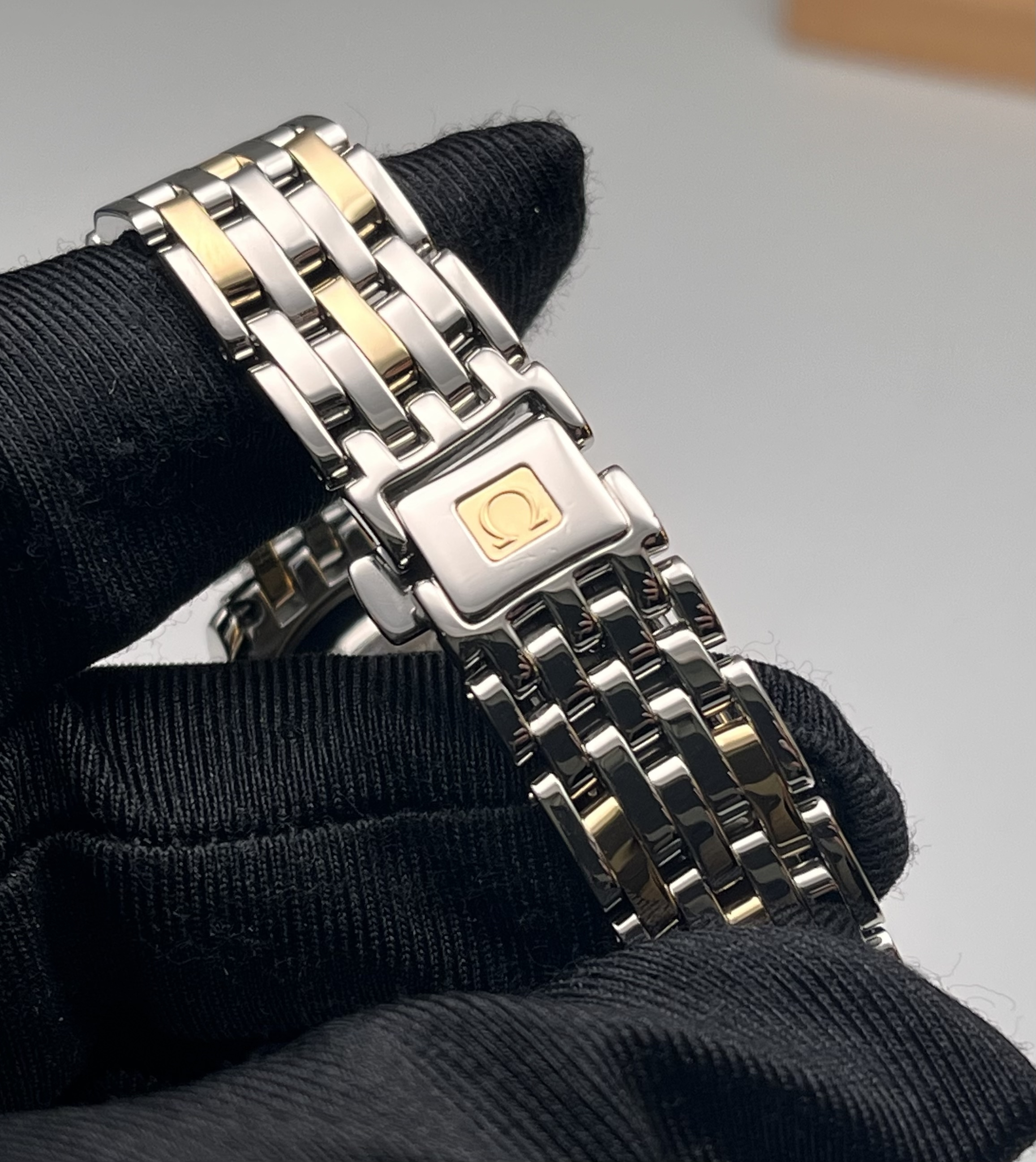 Omega 43903500 detail 5