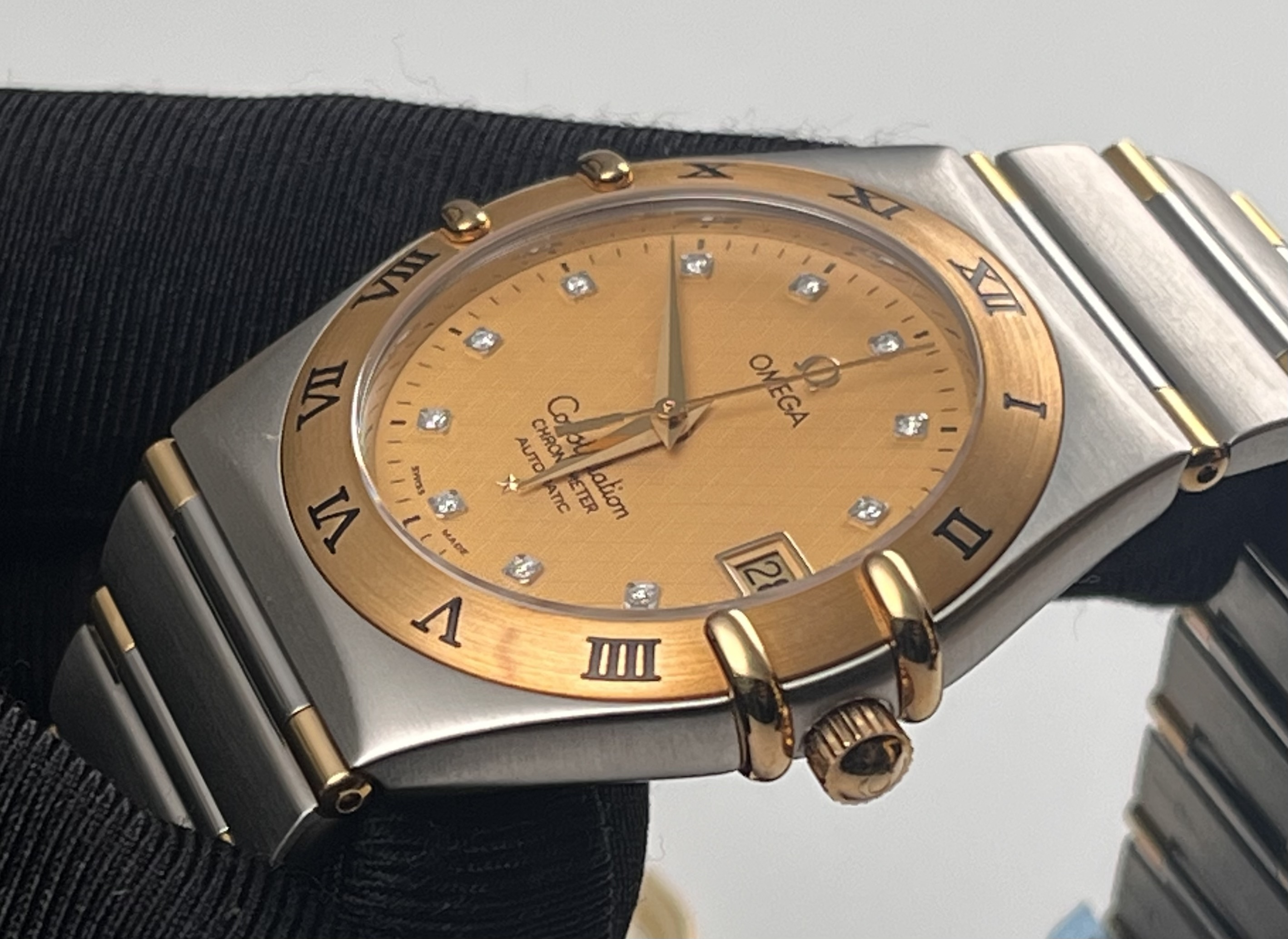 Omega 13021500 detail 2