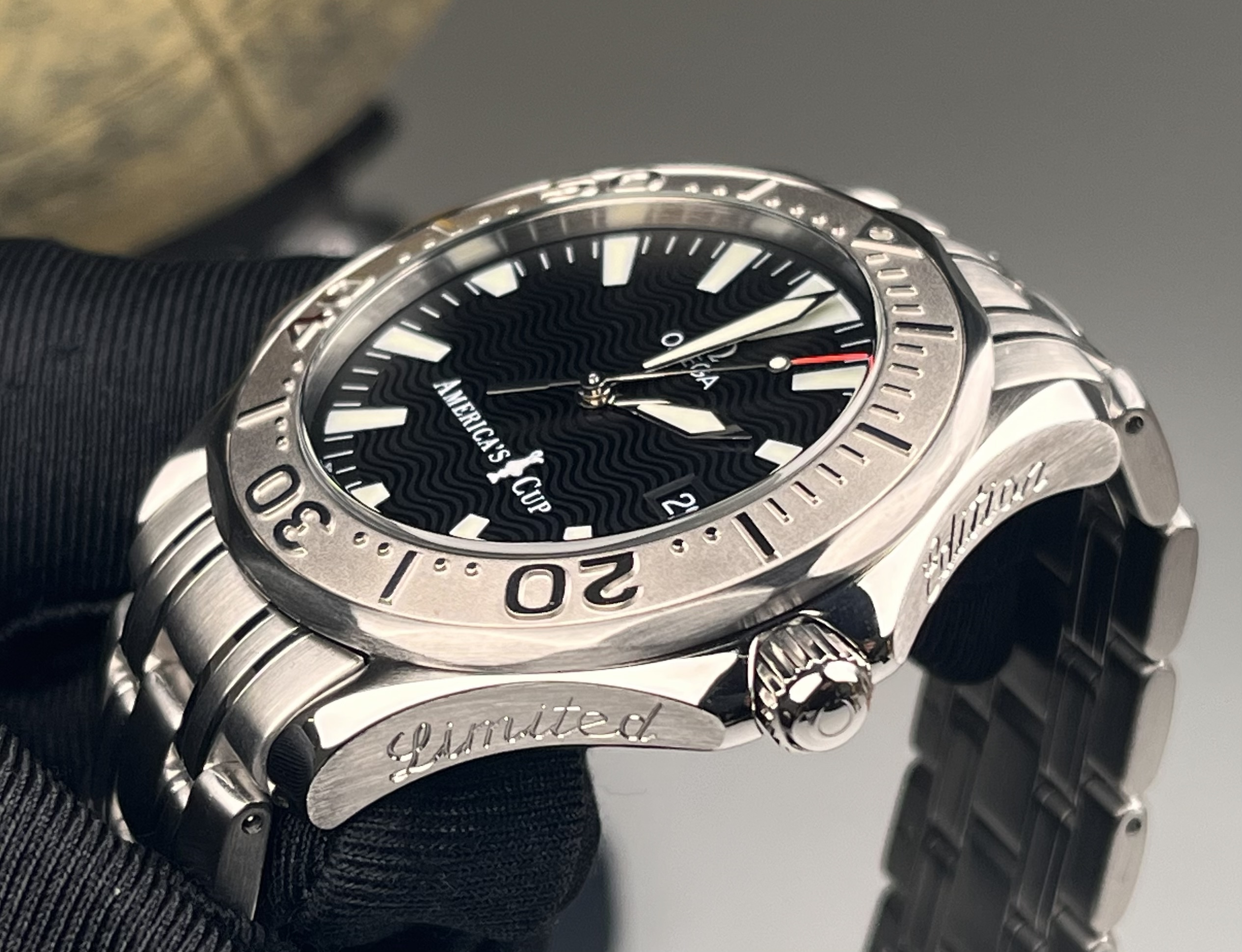 Omega 2533.35.00 detail 2