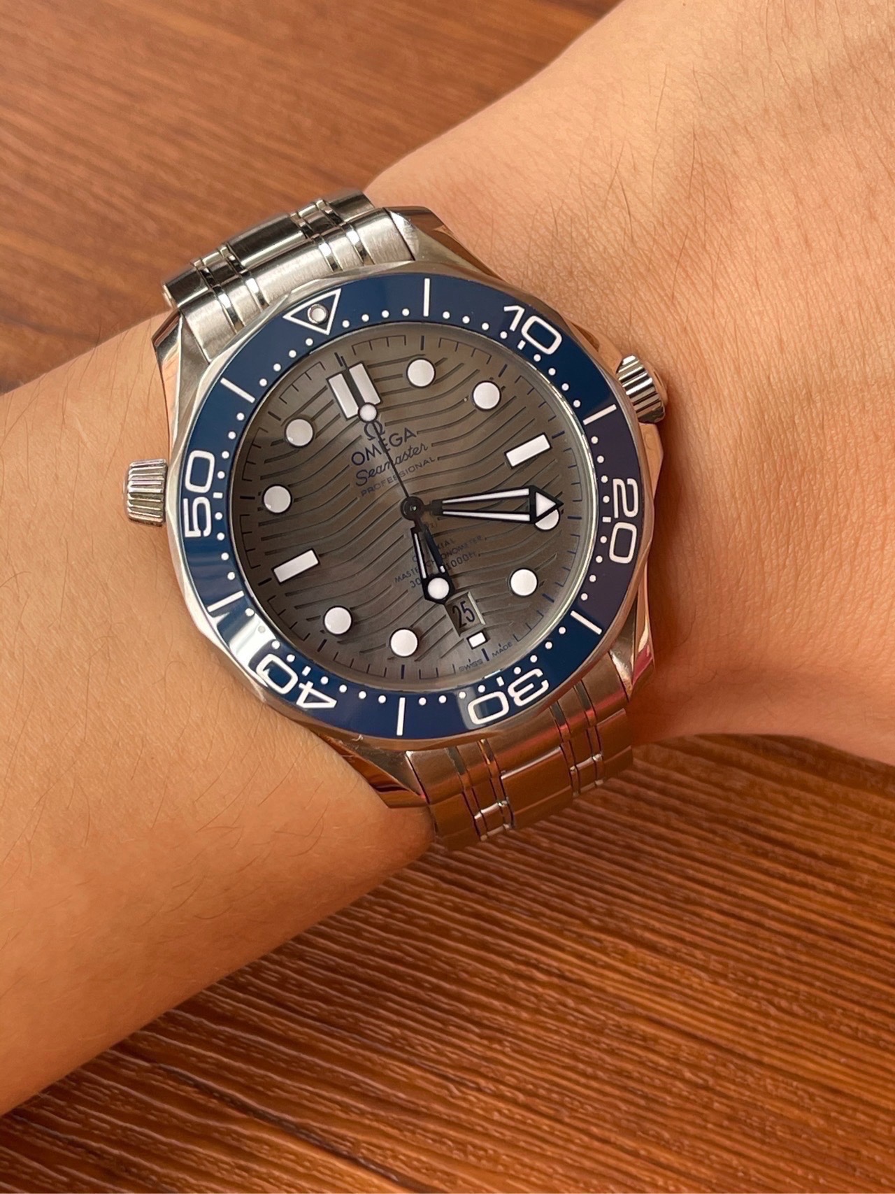 Omega 210.30.42.20.06.001 detail 5