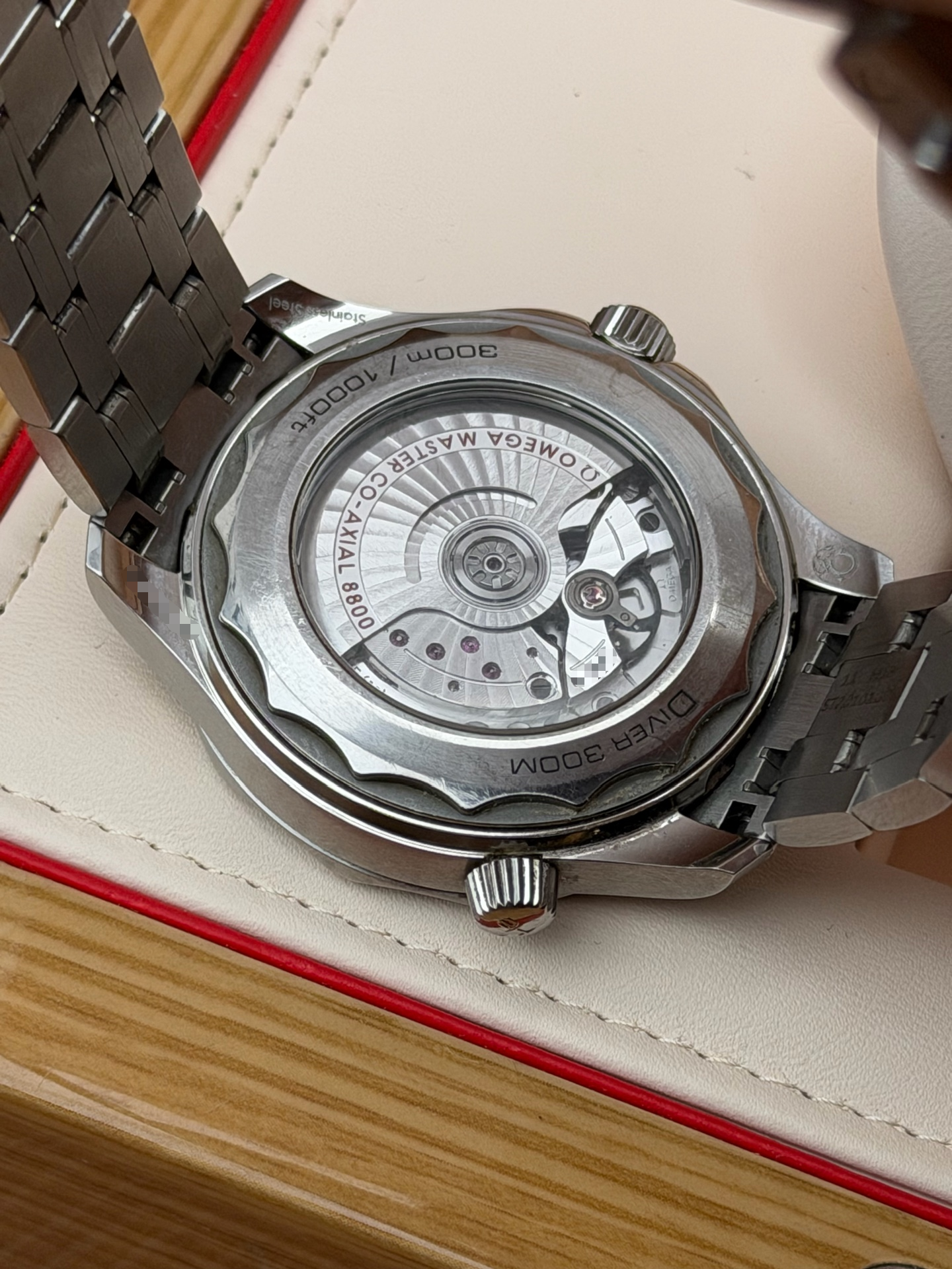 Omega 210.30.42.20.06.001 detail 3