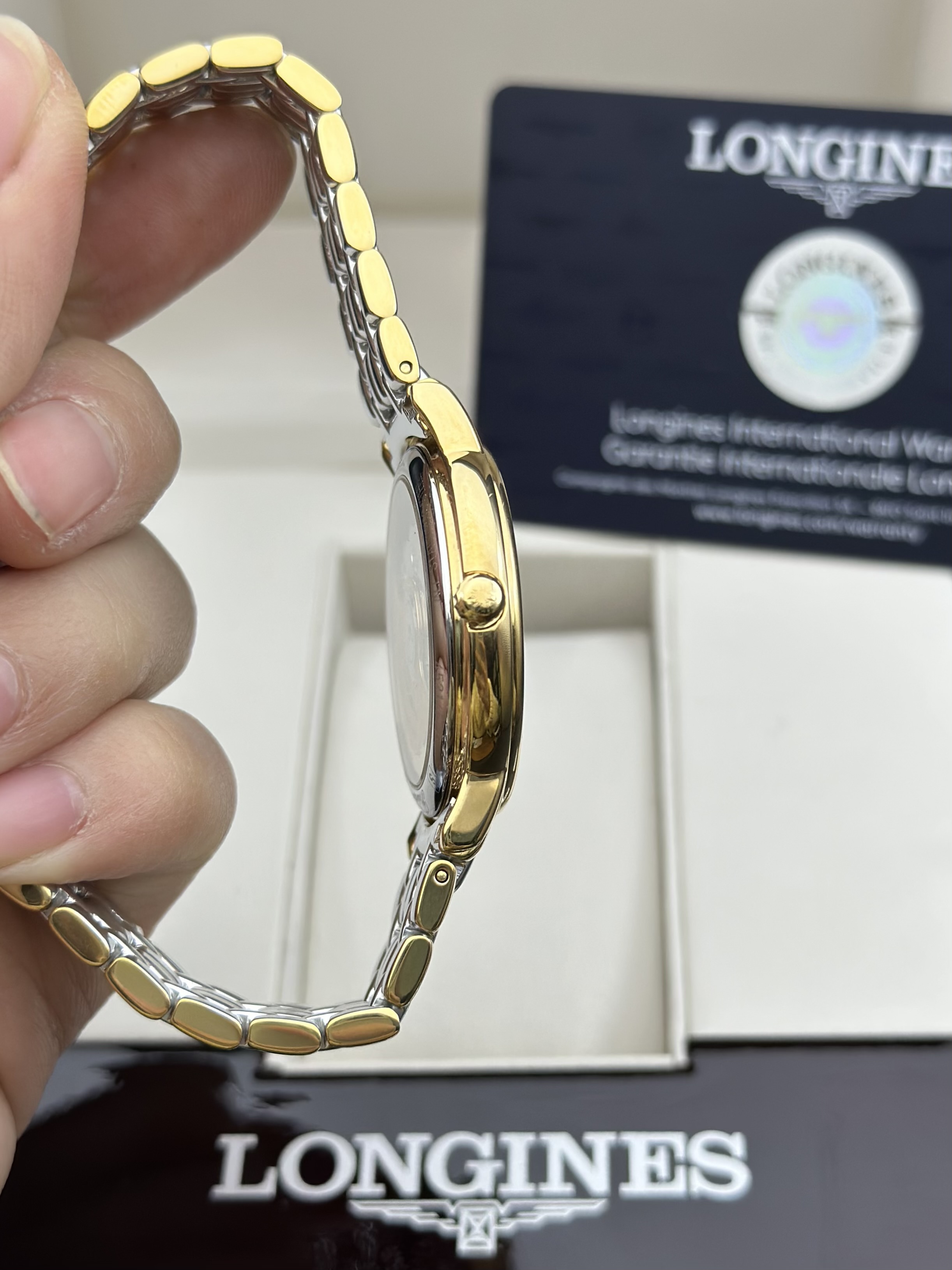 Longines L4.821.2.11.7 detail 3
