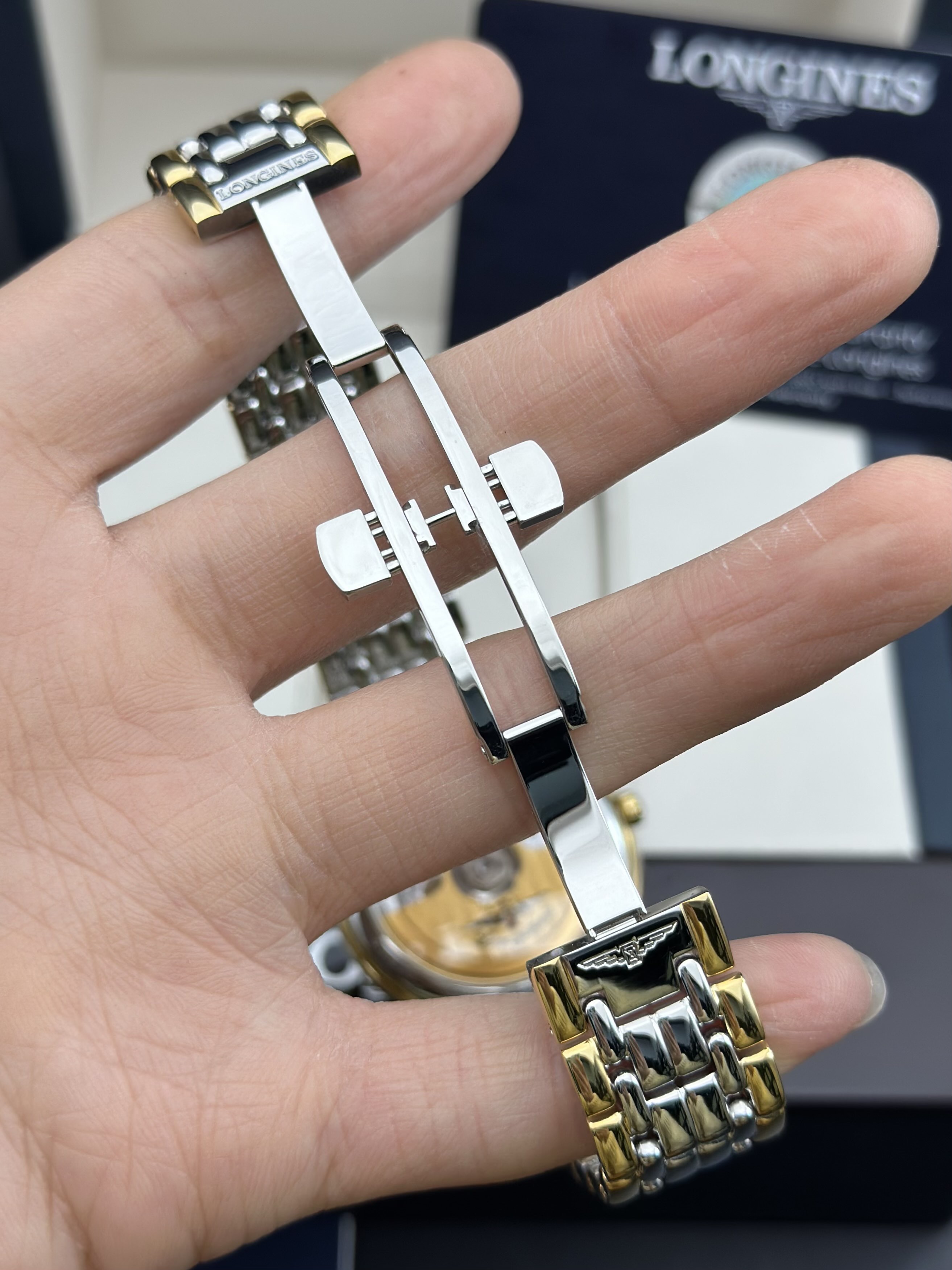 Longines L4.821.2.11.7 detail 5