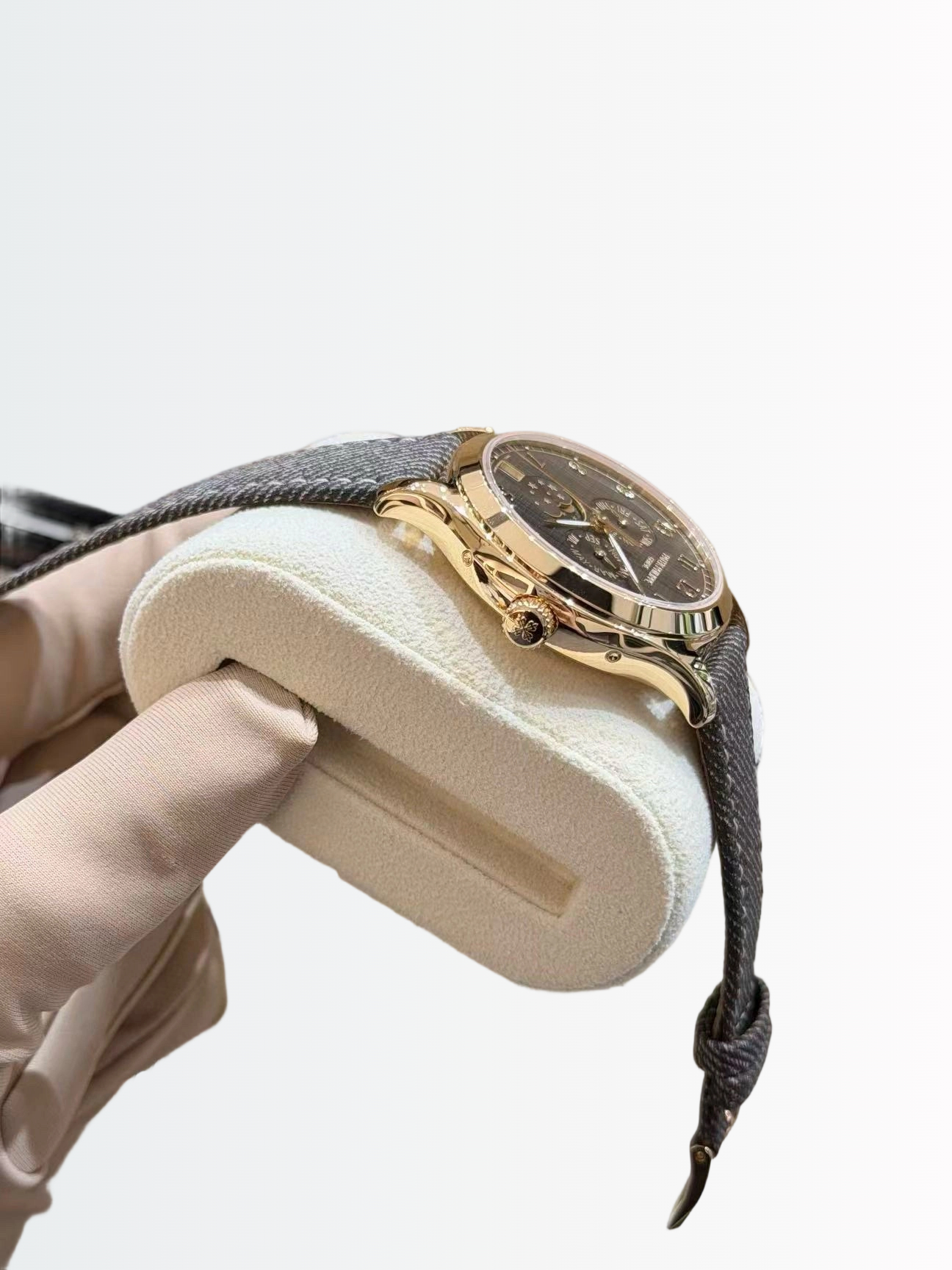 Patek Philippe 4946r-001 detail 2