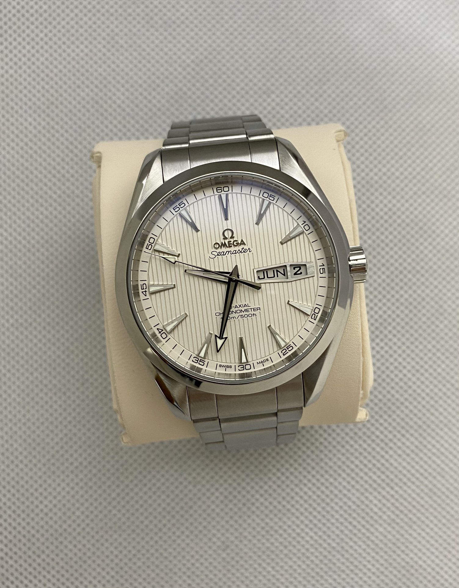 Omega 231.10.43.22.02.001 detail 2