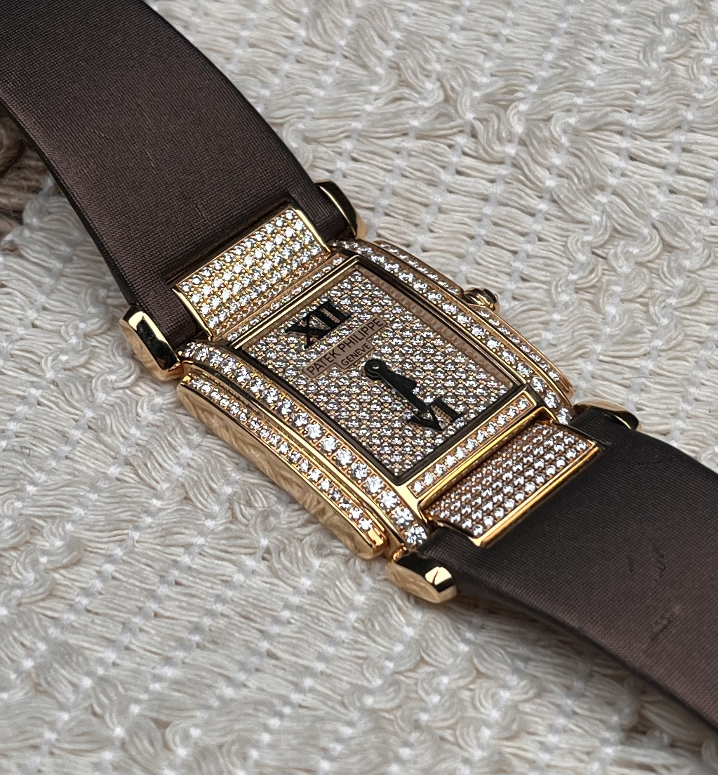 Patek Philippe 4910R-001 detail 2