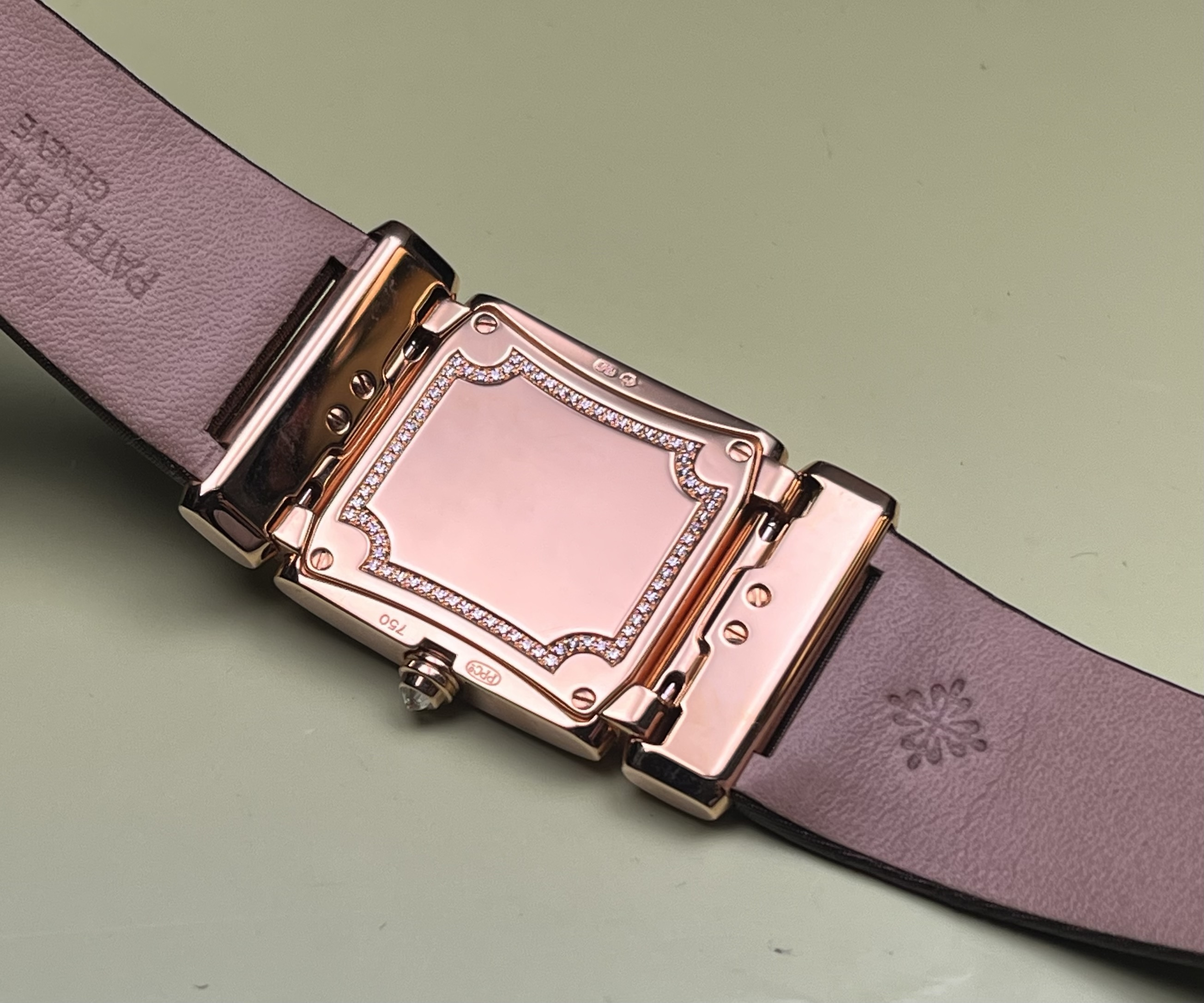 Patek Philippe 4910R-001 detail 6