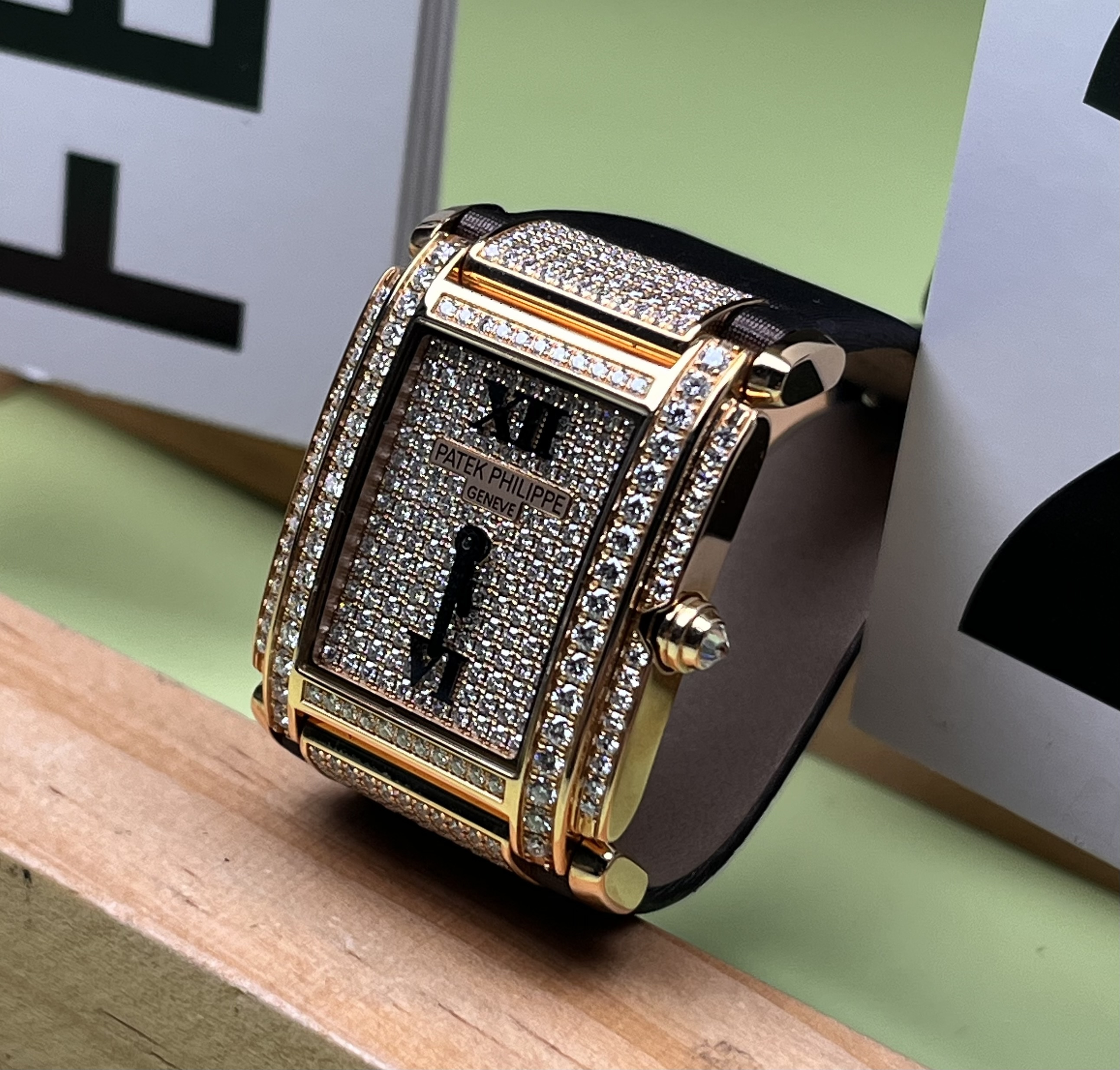 Patek Philippe 4910R-001