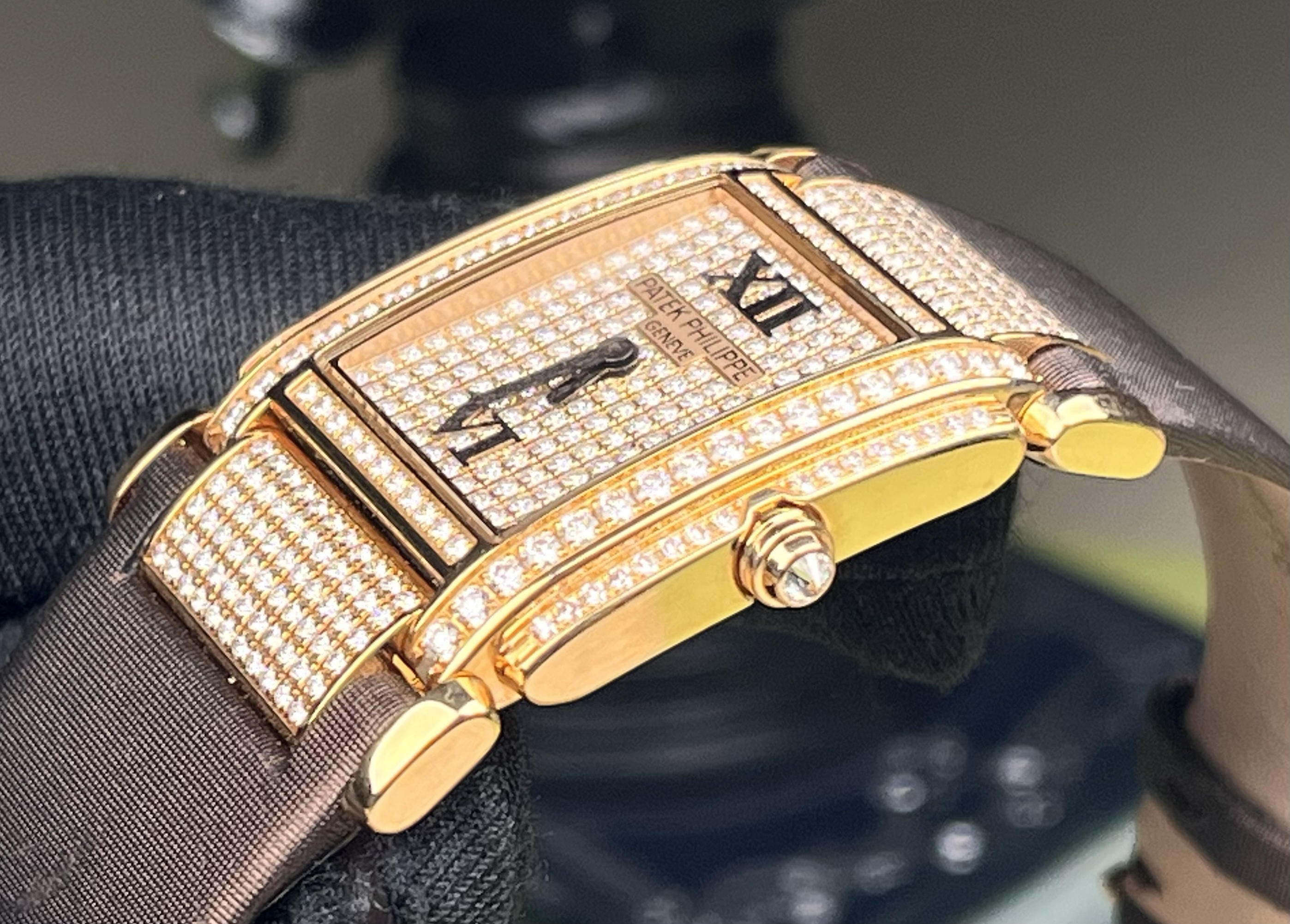 Patek Philippe 4910R-001 detail 4
