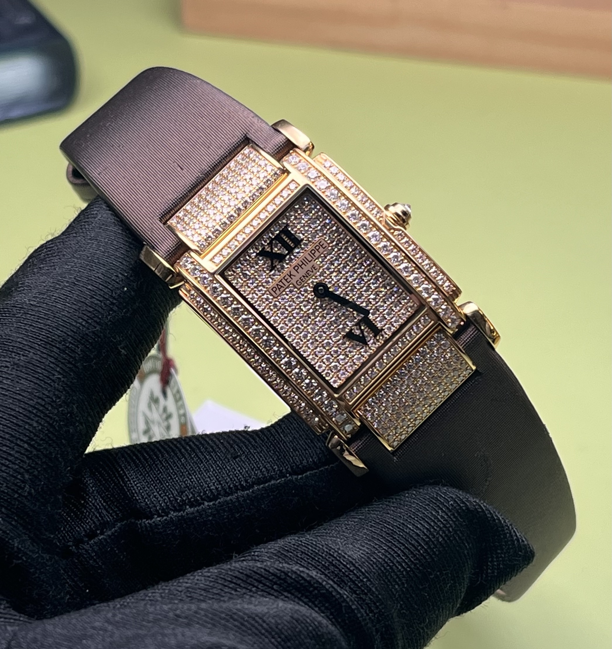 Patek Philippe 4910R-001 detail 1
