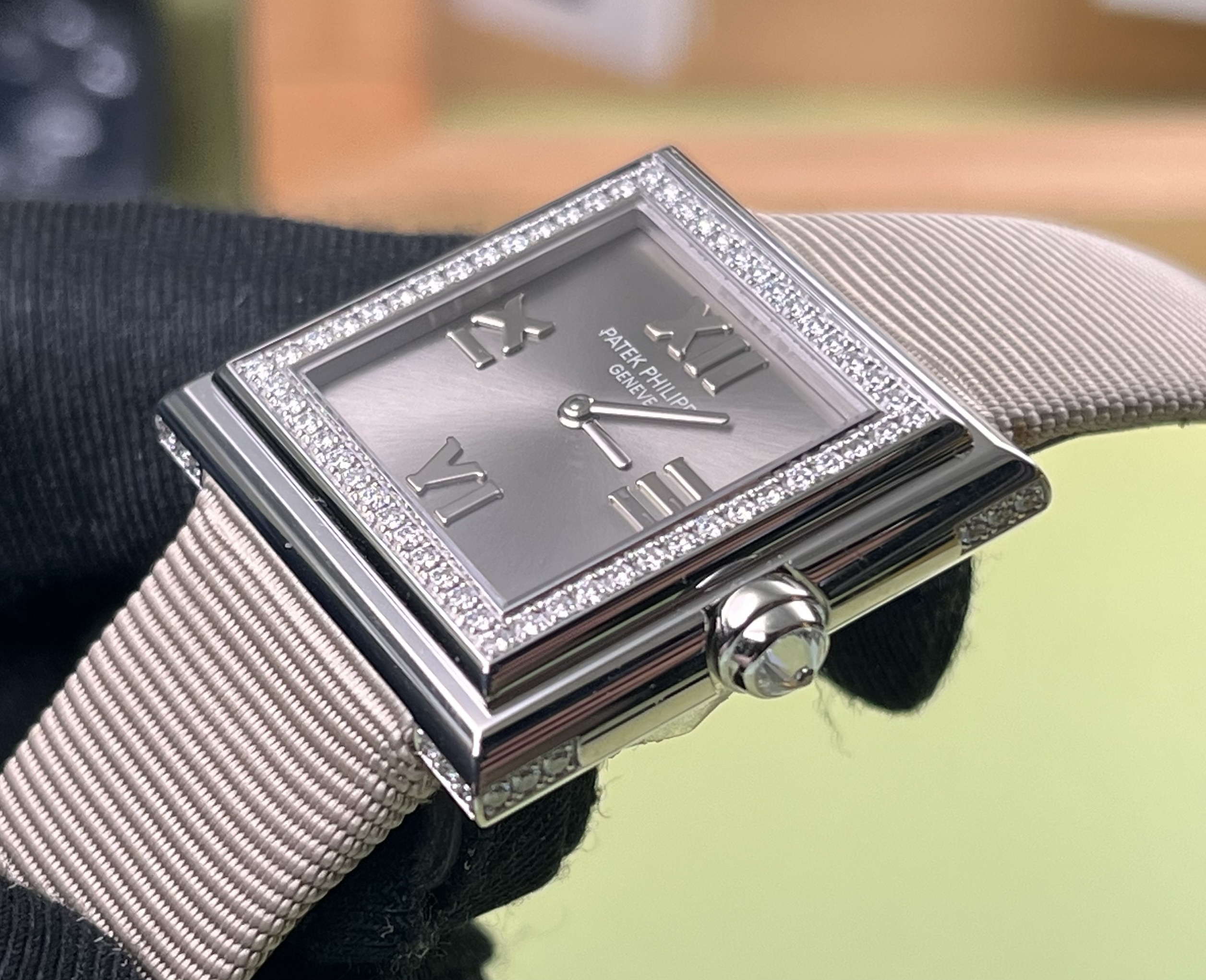 Patek Philippe 4868G-001 detail 4