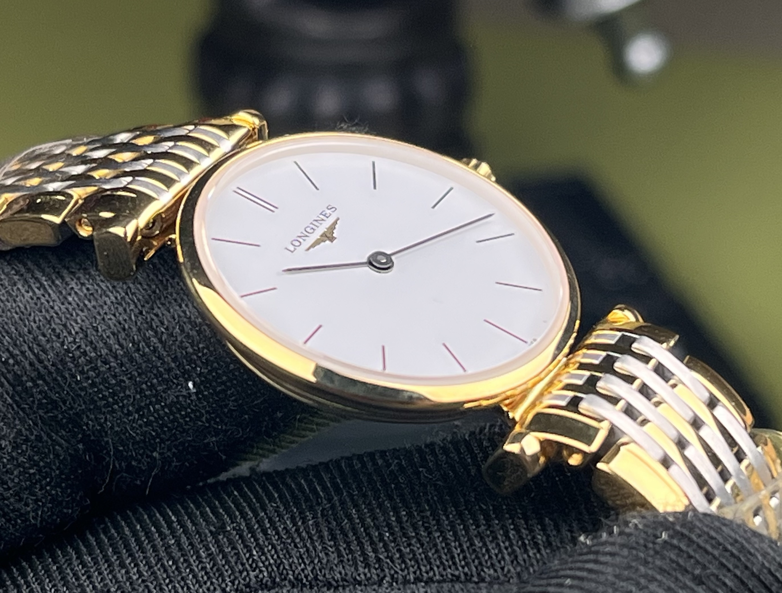 Longines L4.209.2.12.7 detail 1