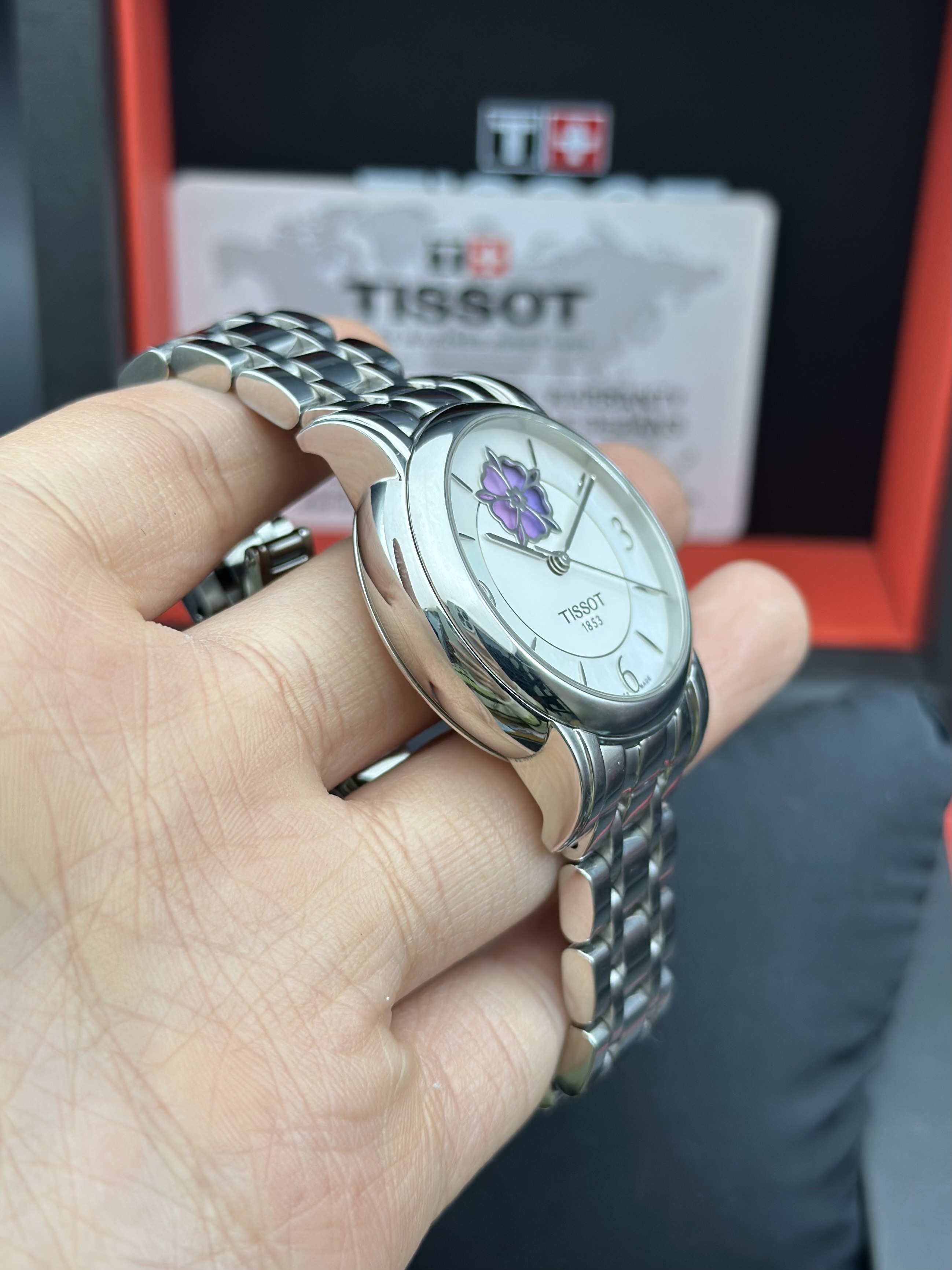 Tissot T0502071111705 detail 2