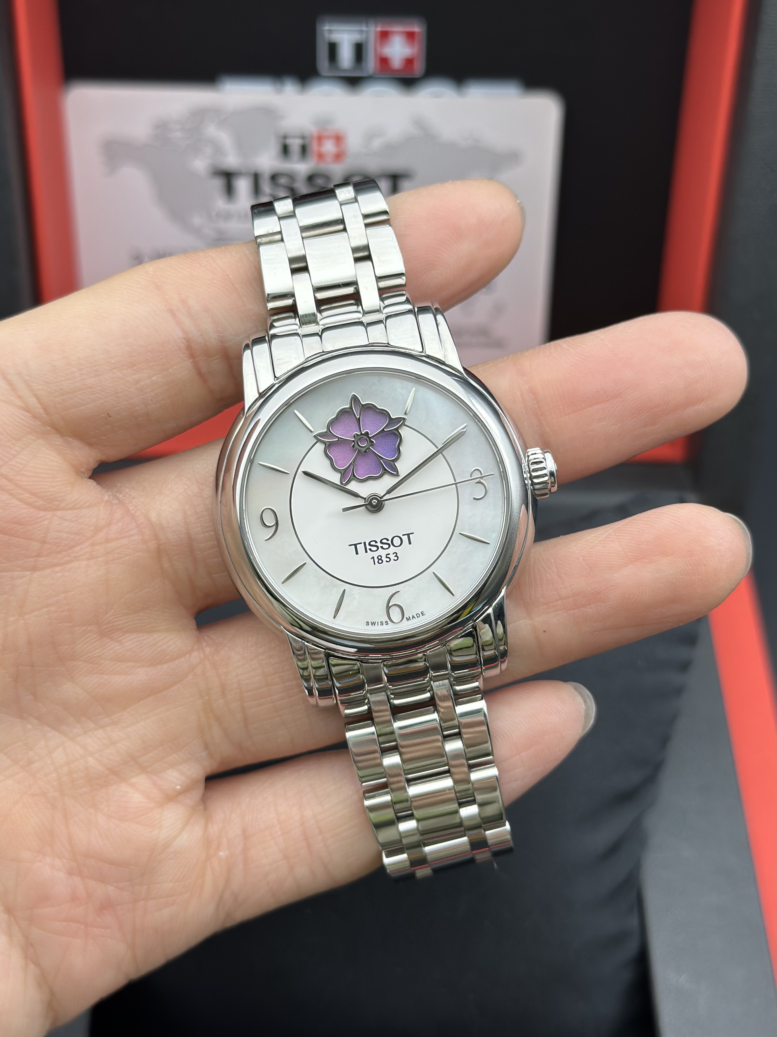 Tissot T0502071111705 detail 1