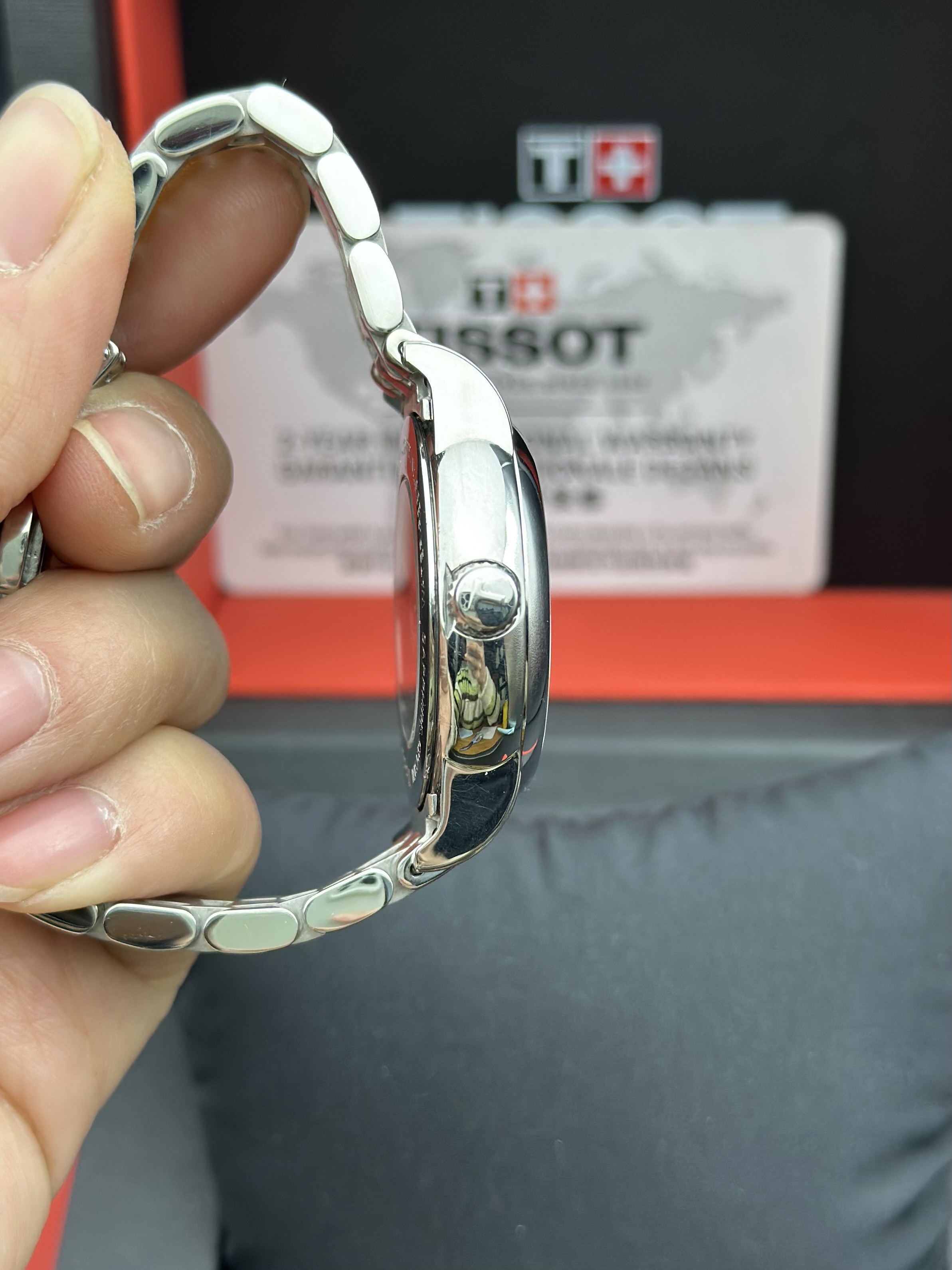 Tissot T0502071111705 detail 5