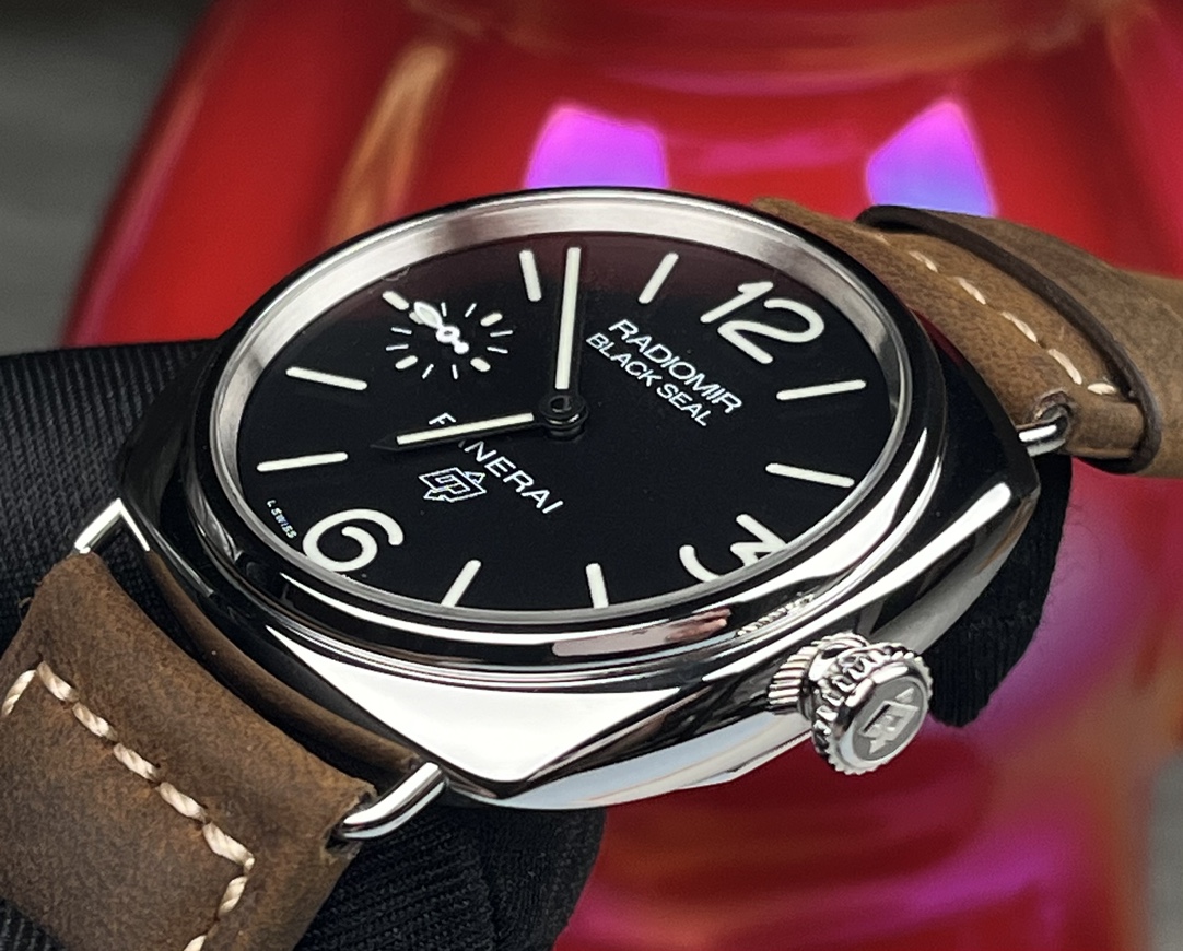 Panerai PAM00754 detail 2