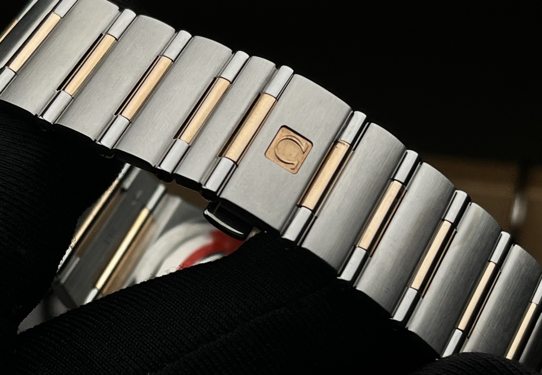 Omega 111.20.36.20.52.001 detail 6