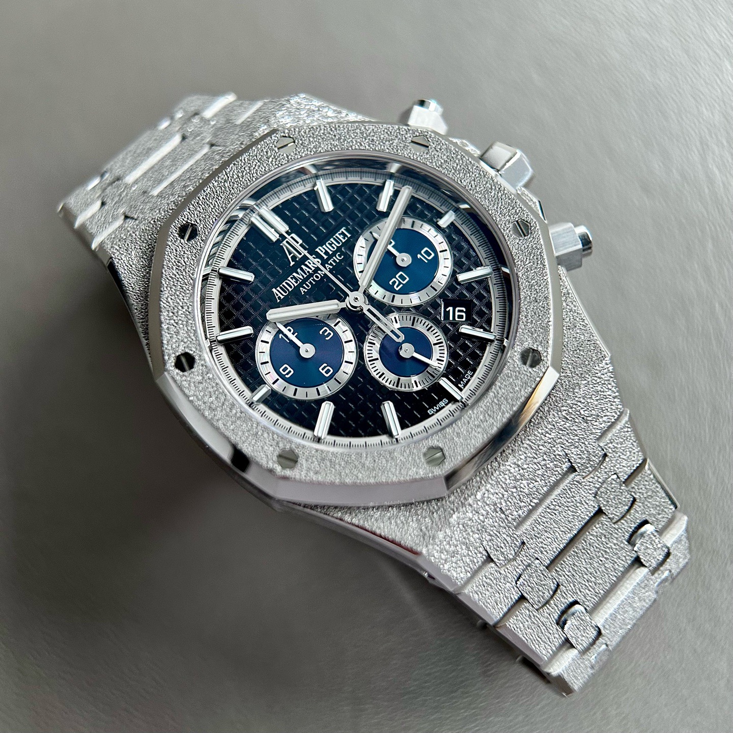 Audemars Piguet 26331BC.GG.1224BC.03 detail 1
