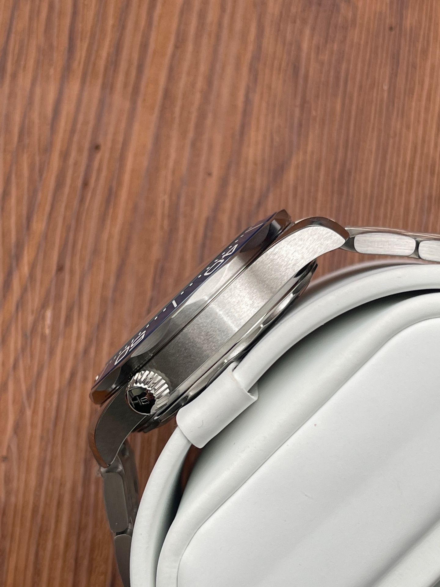 Omega 210.30.42.20.04.002 detail 2