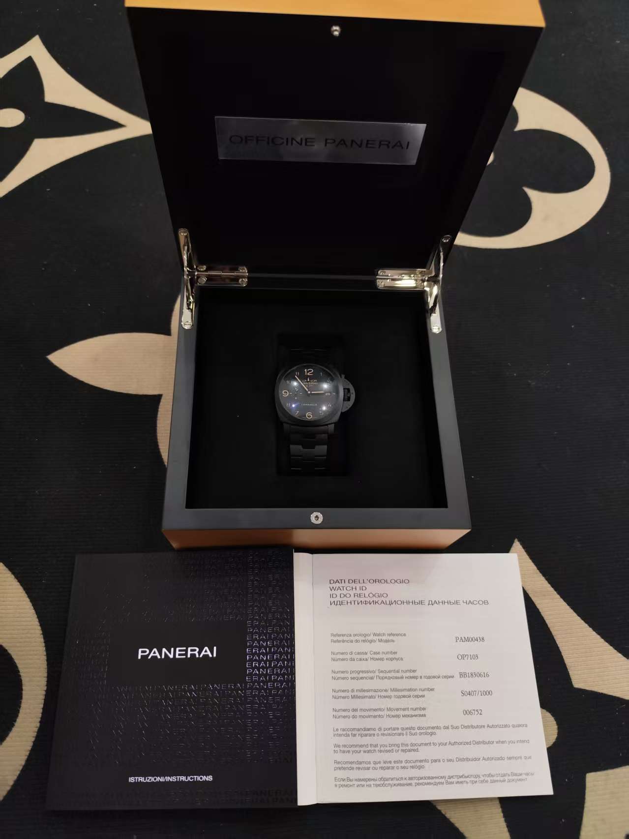 Panerai PAM00438 detail 1