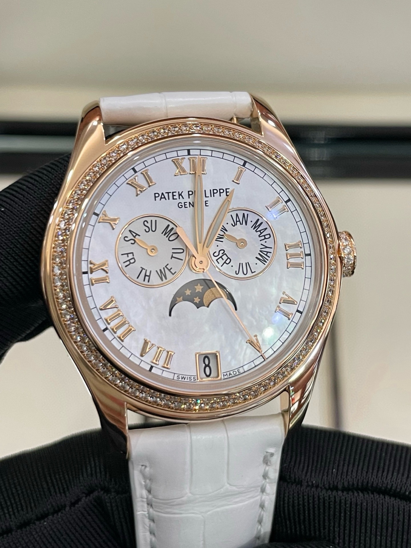 Patek Philippe 4936R detail 2
