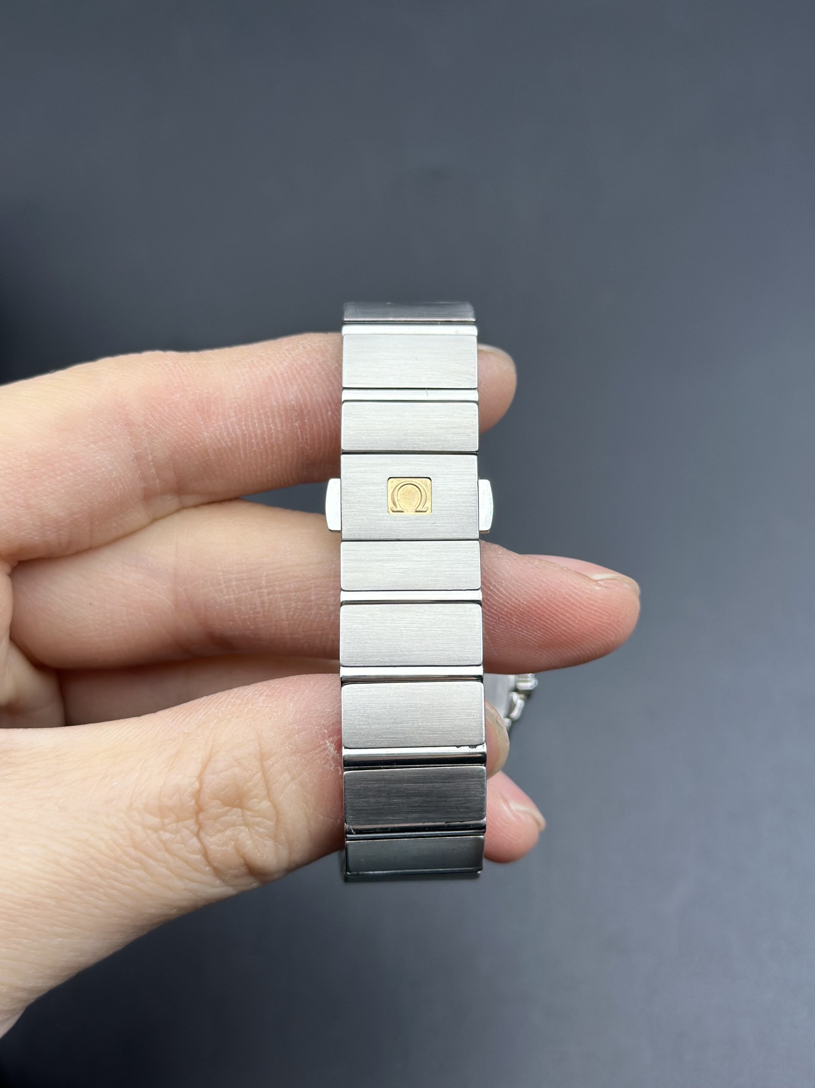 Omega 123.10.27.60.52.001 detail 4