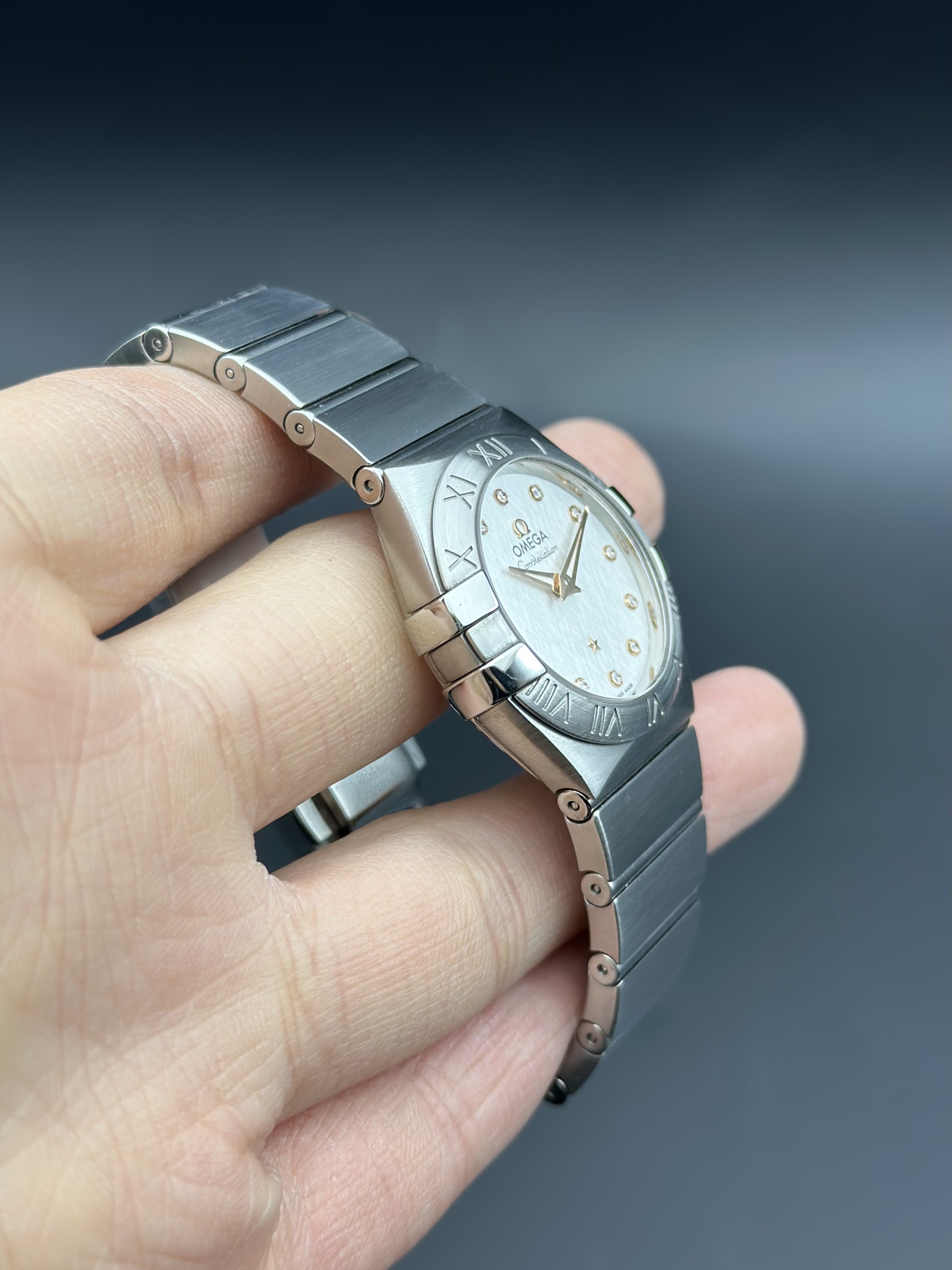 Omega 123.10.27.60.52.001 detail 3
