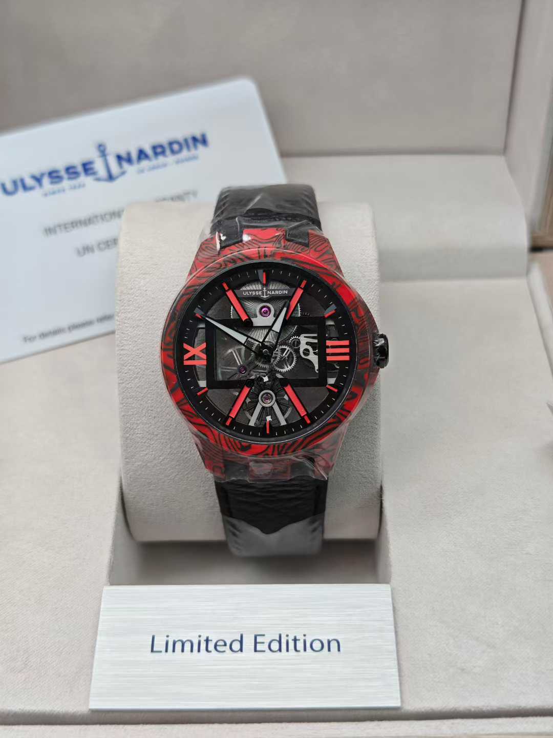 Ulysse Nardin 3713-260 / MAGMA detail 2