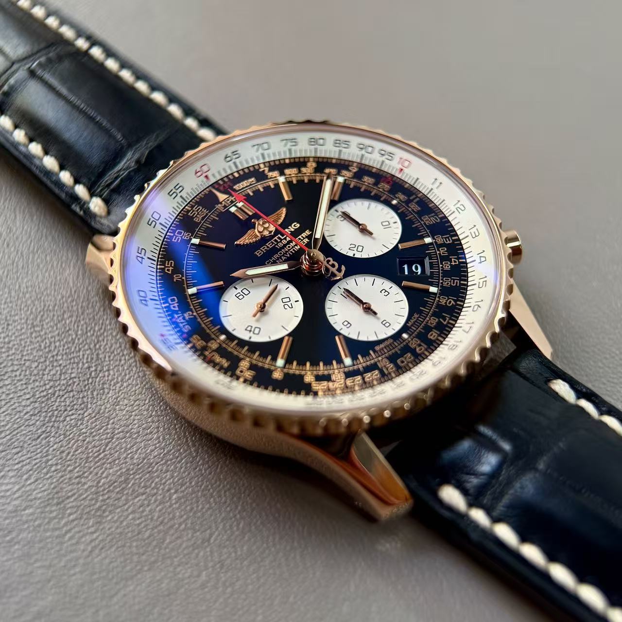 Breitling RB012012.BA49.435X.R20BA.1 detail 1