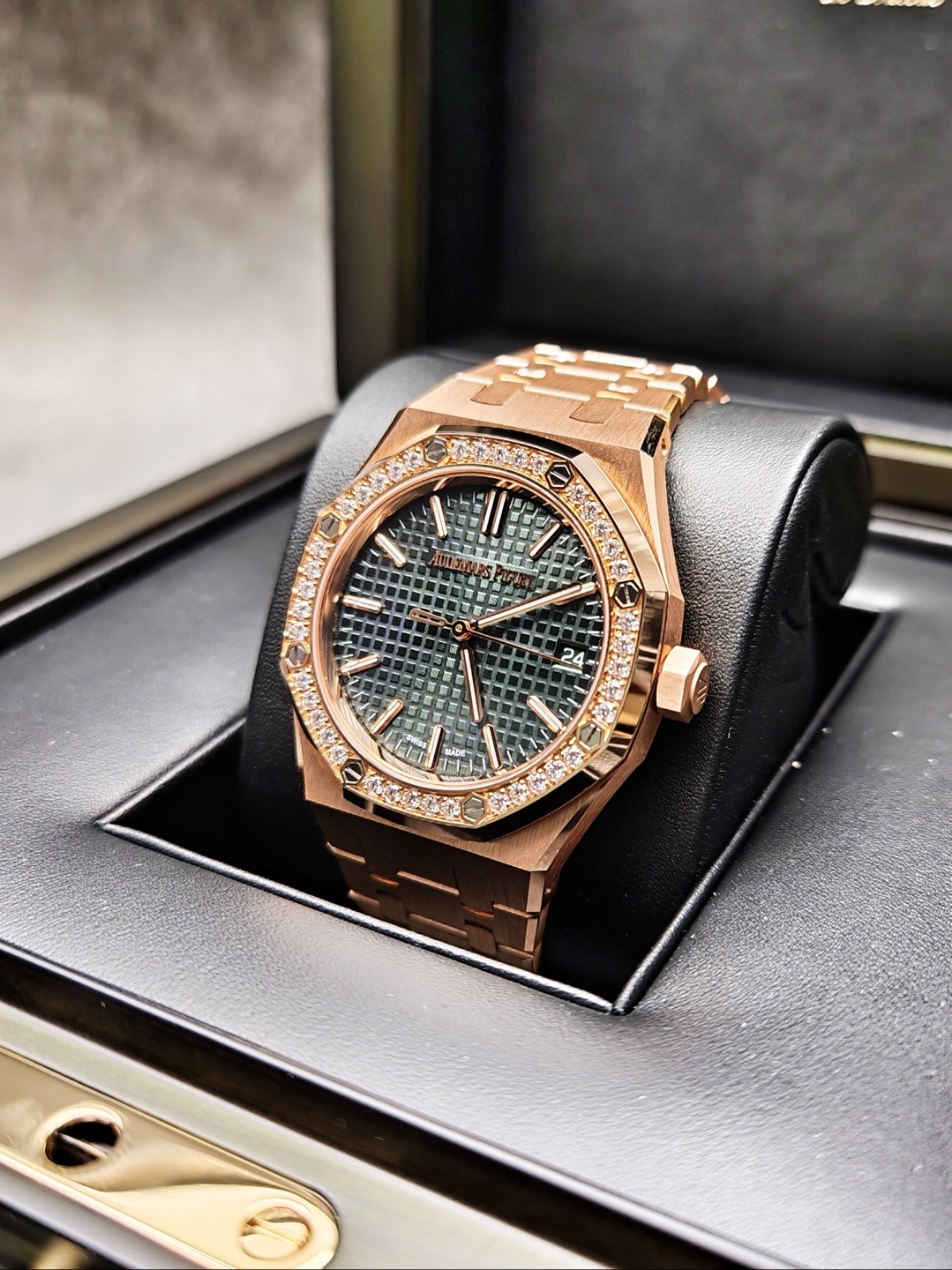 Audemars Piguet 15551OR.ZZ.1356OR.06 detail 1