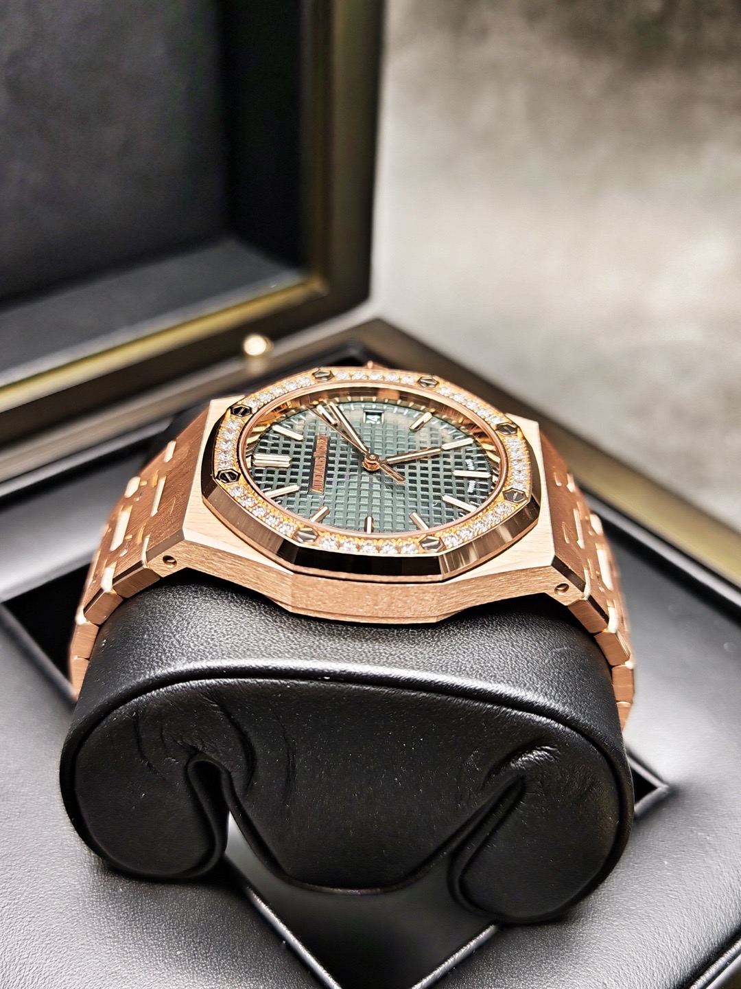 Audemars Piguet 15551OR.ZZ.1356OR.06 detail 4