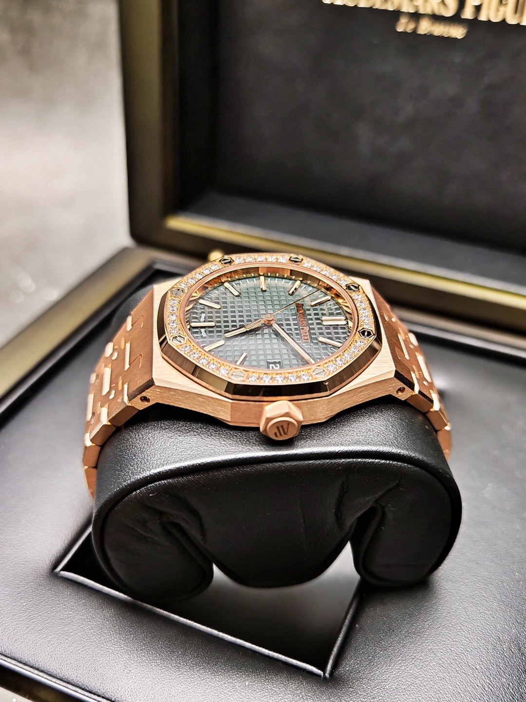 Audemars Piguet 15551OR.ZZ.1356OR.06 detail 2