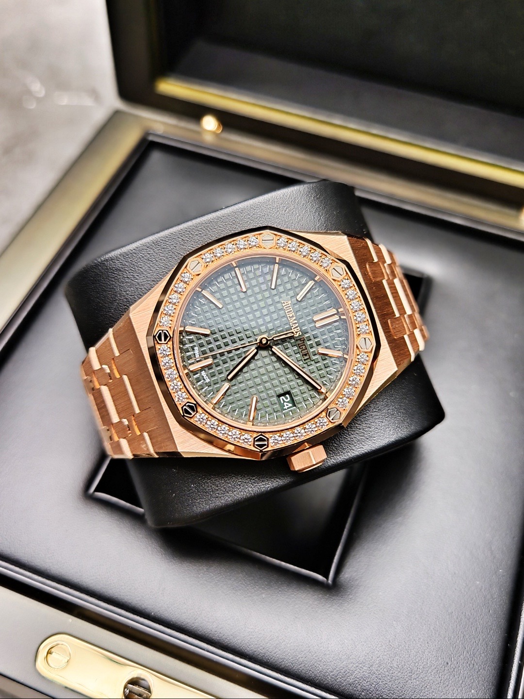 Audemars Piguet 15551OR.ZZ.1356OR.06 detail 3